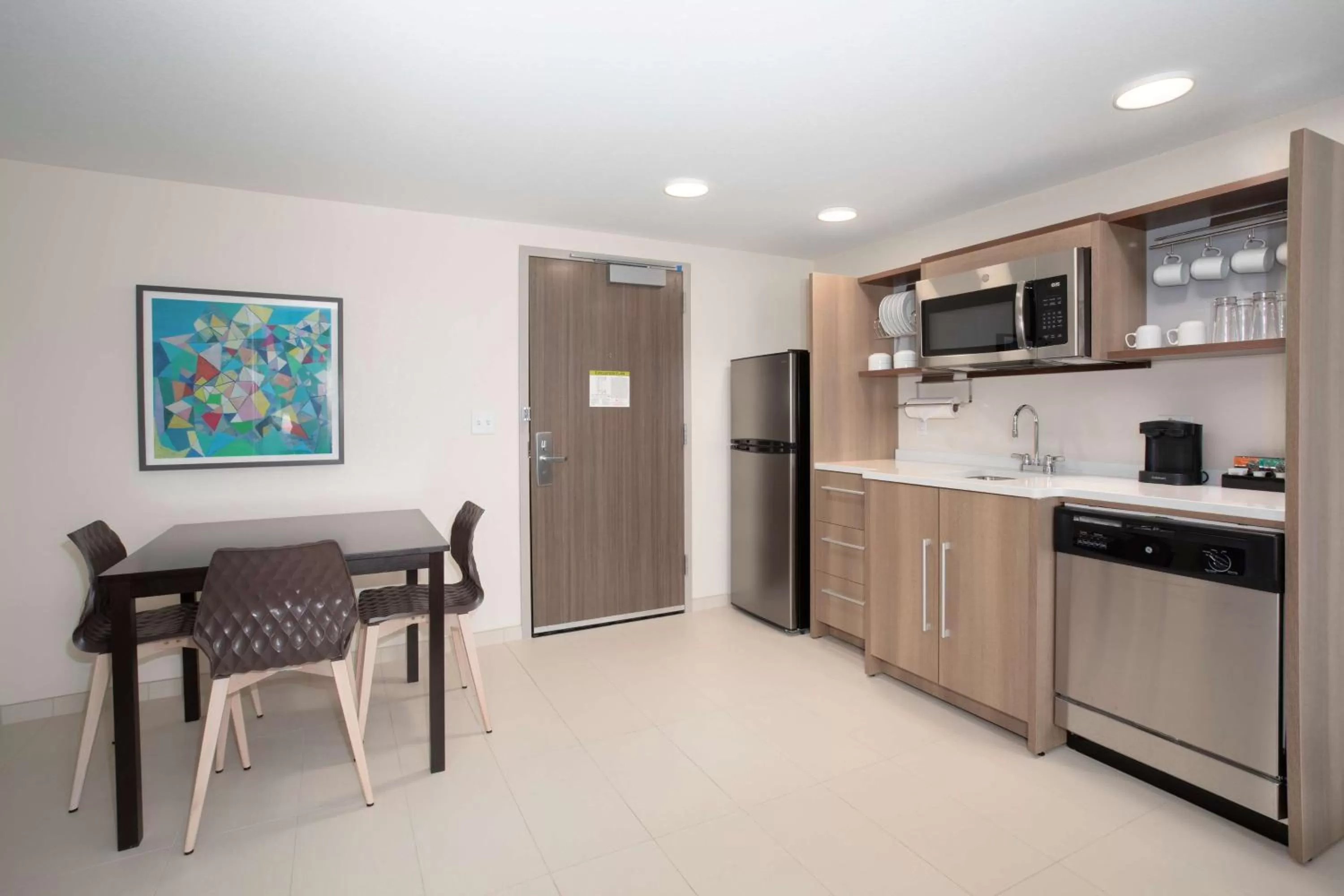 Kitchen or kitchenette in Home2 Suites By Hilton Omaha Un Medical Ctr Area