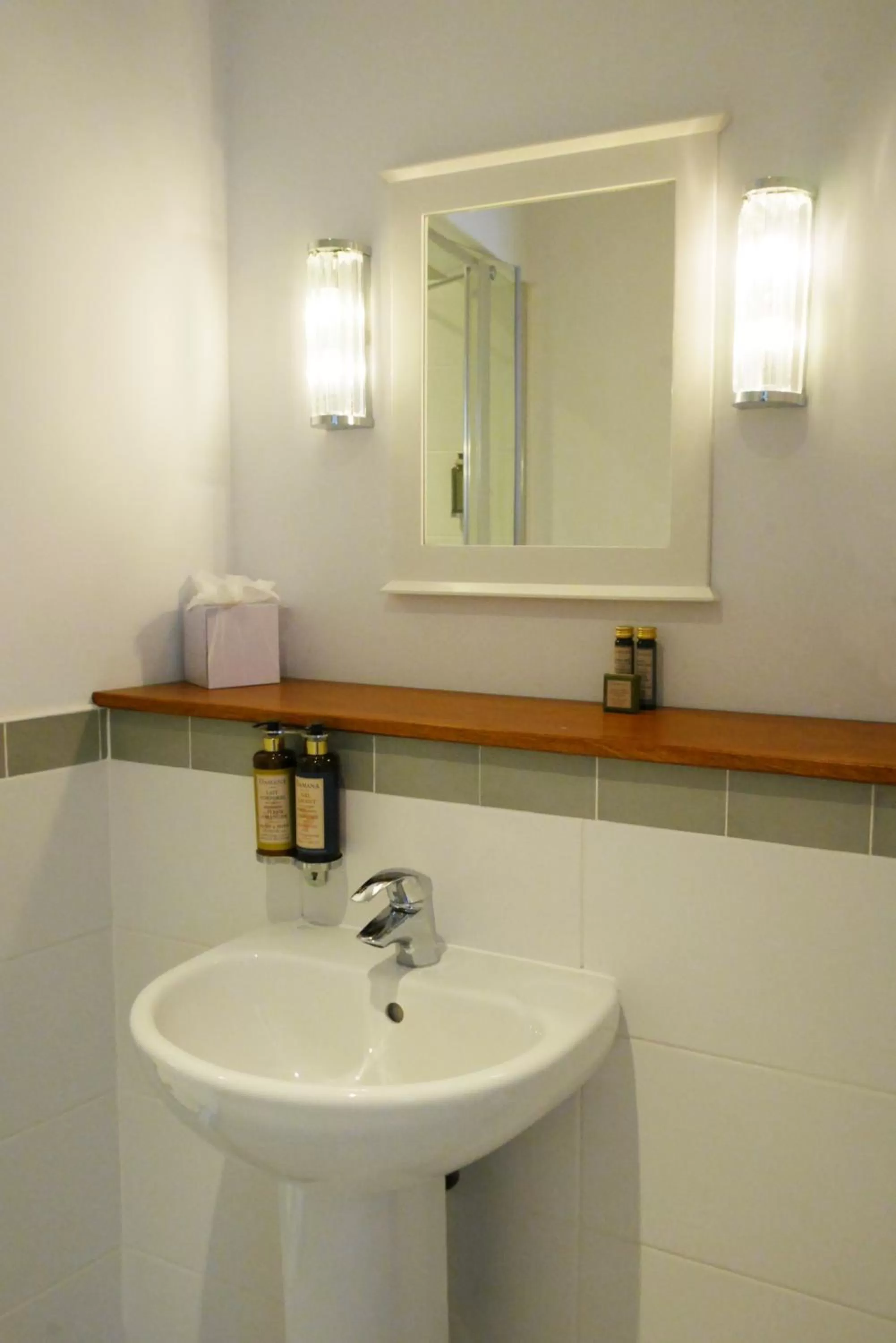 Bathroom in The Rose and Crown