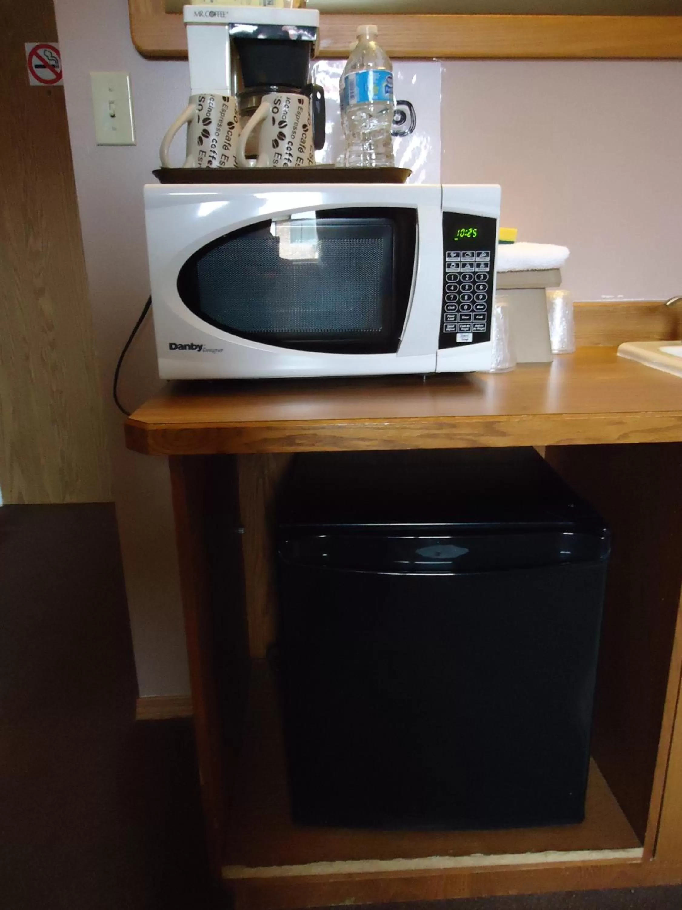 Bathroom in Canway Inn & Suites