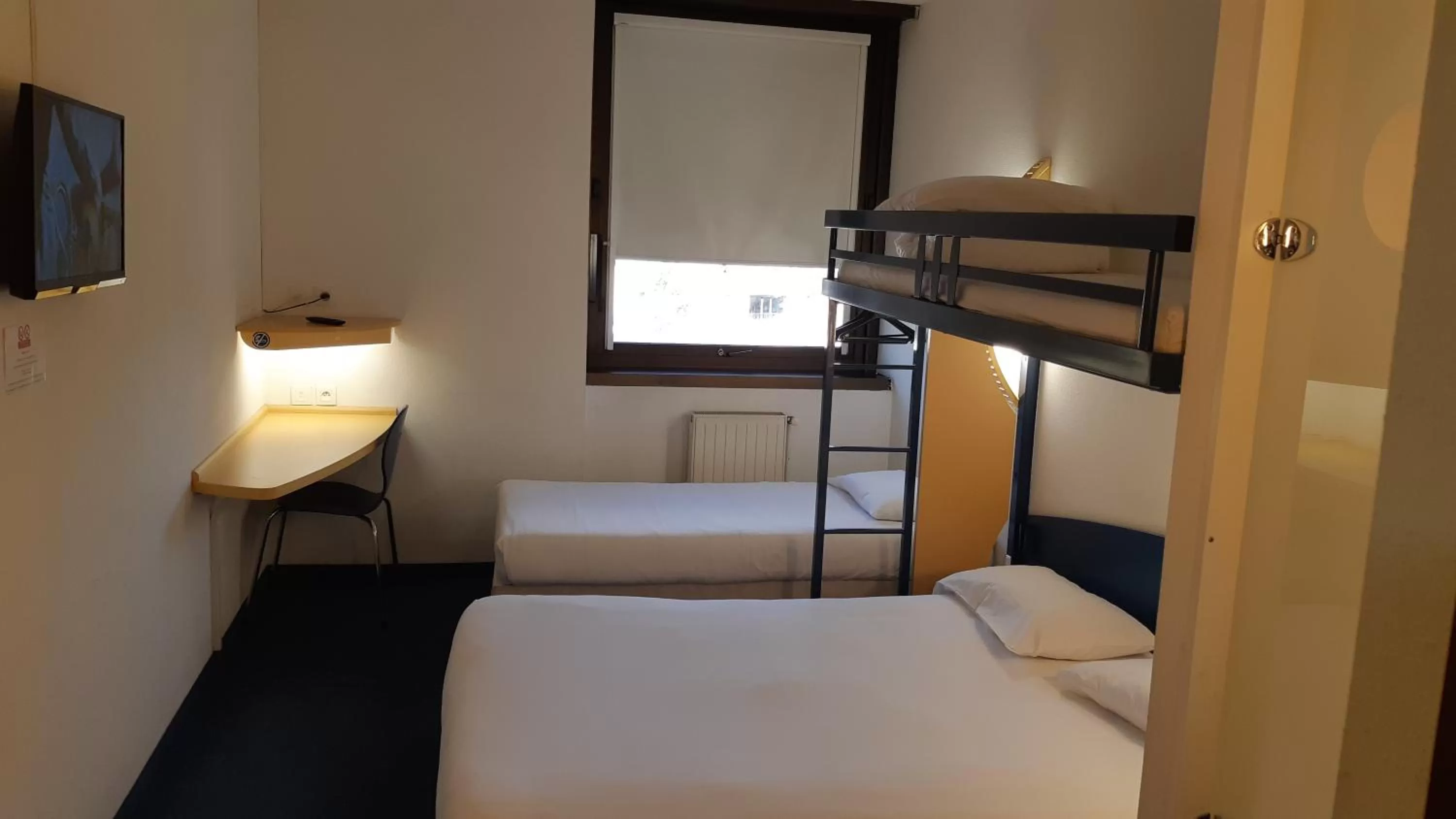 bunk bed, Bed in Kyriad Direct Montauban Centre