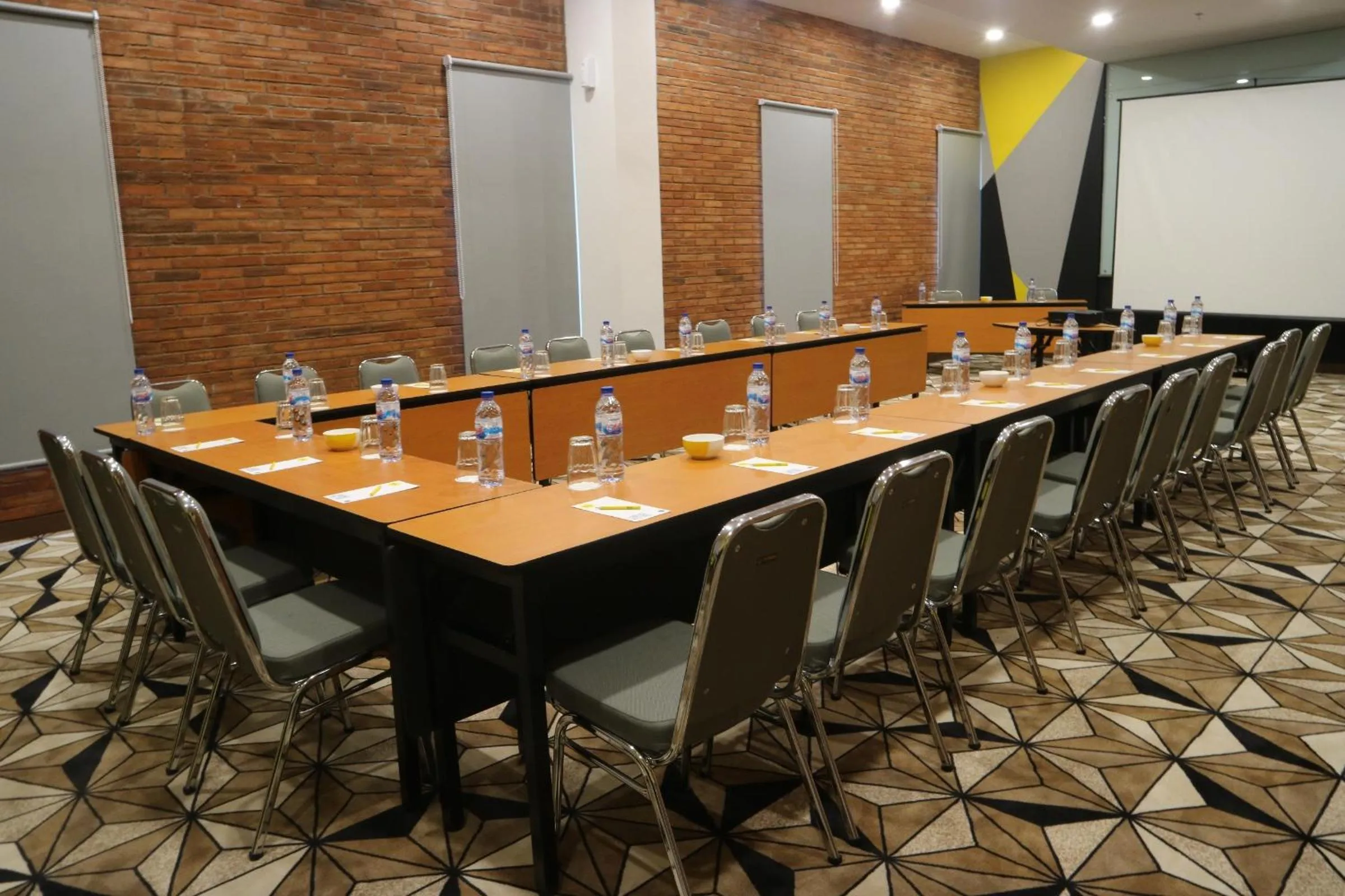 Meeting/conference room in Yello Hotel Manggarai
