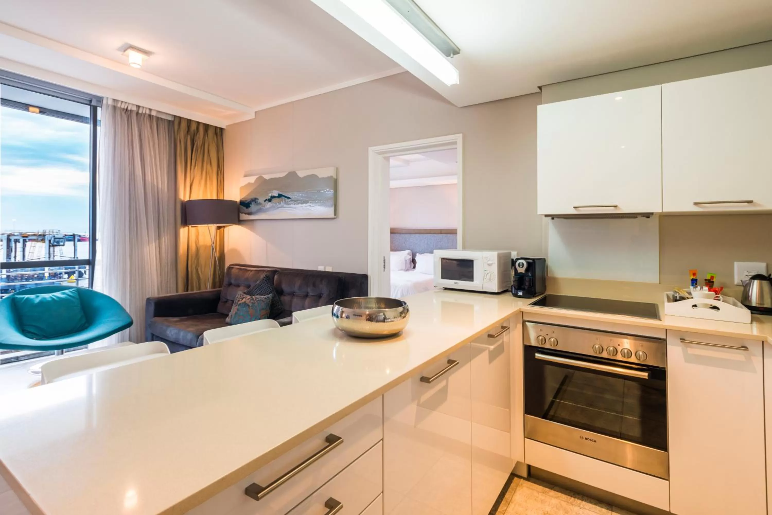 Kitchen or kitchenette in aha Harbour Bridge Hotel & Suites