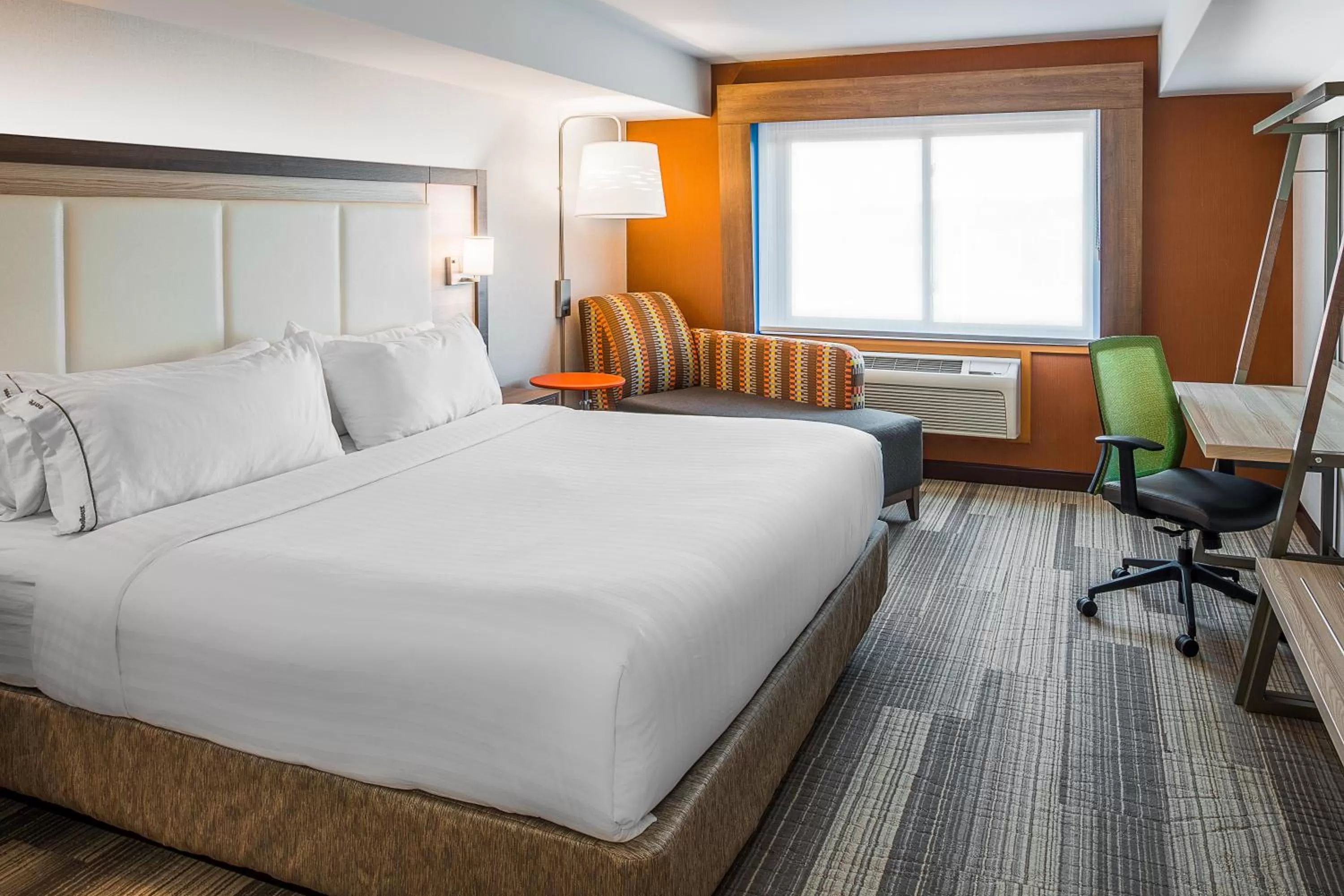 Photo of the whole room, Bed in Holiday Inn Express & Suites Halifax - Bedford by IHG