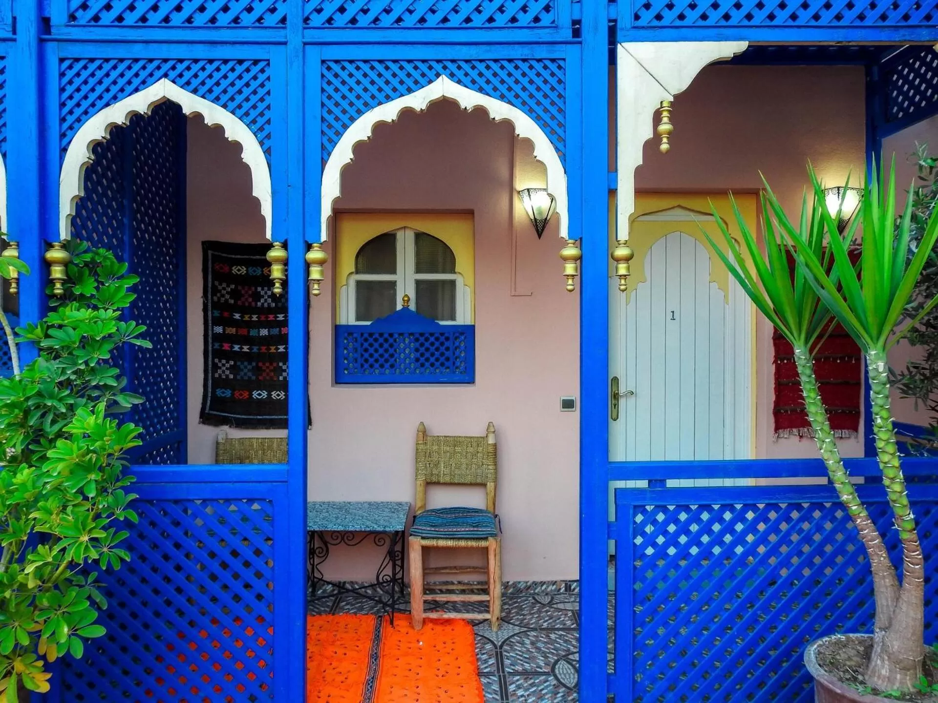 Facade/entrance in Le Bleu House