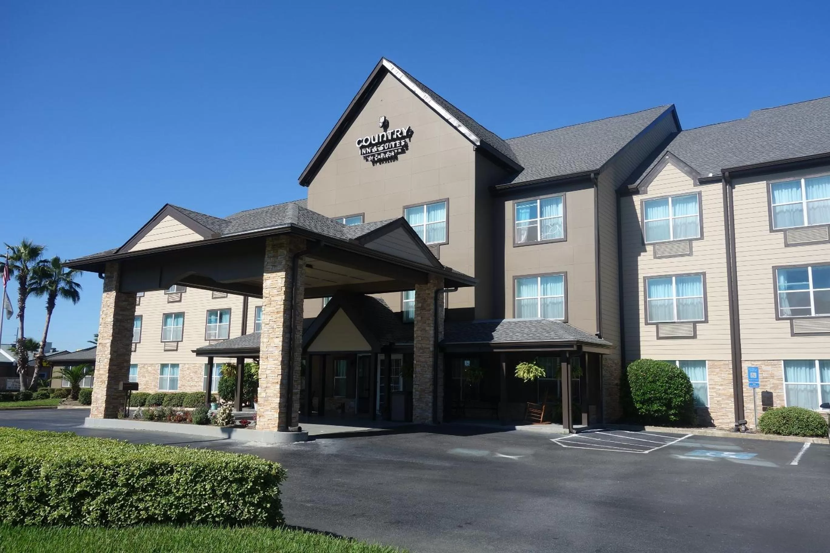 Facade/entrance in Country Inn & Suites by Radisson, Kingsland, GA