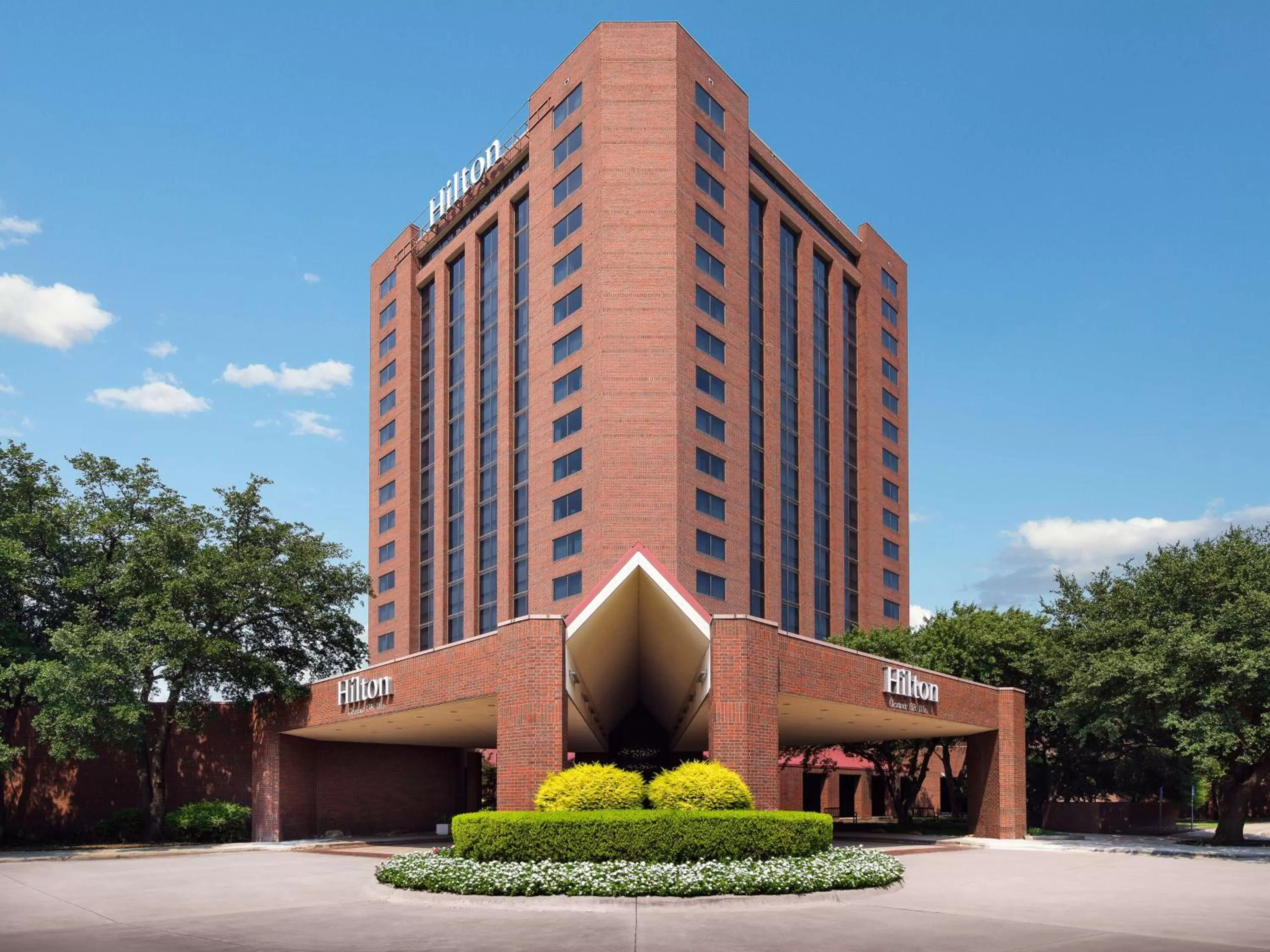 Property building in Hilton Richardson Dallas, TX