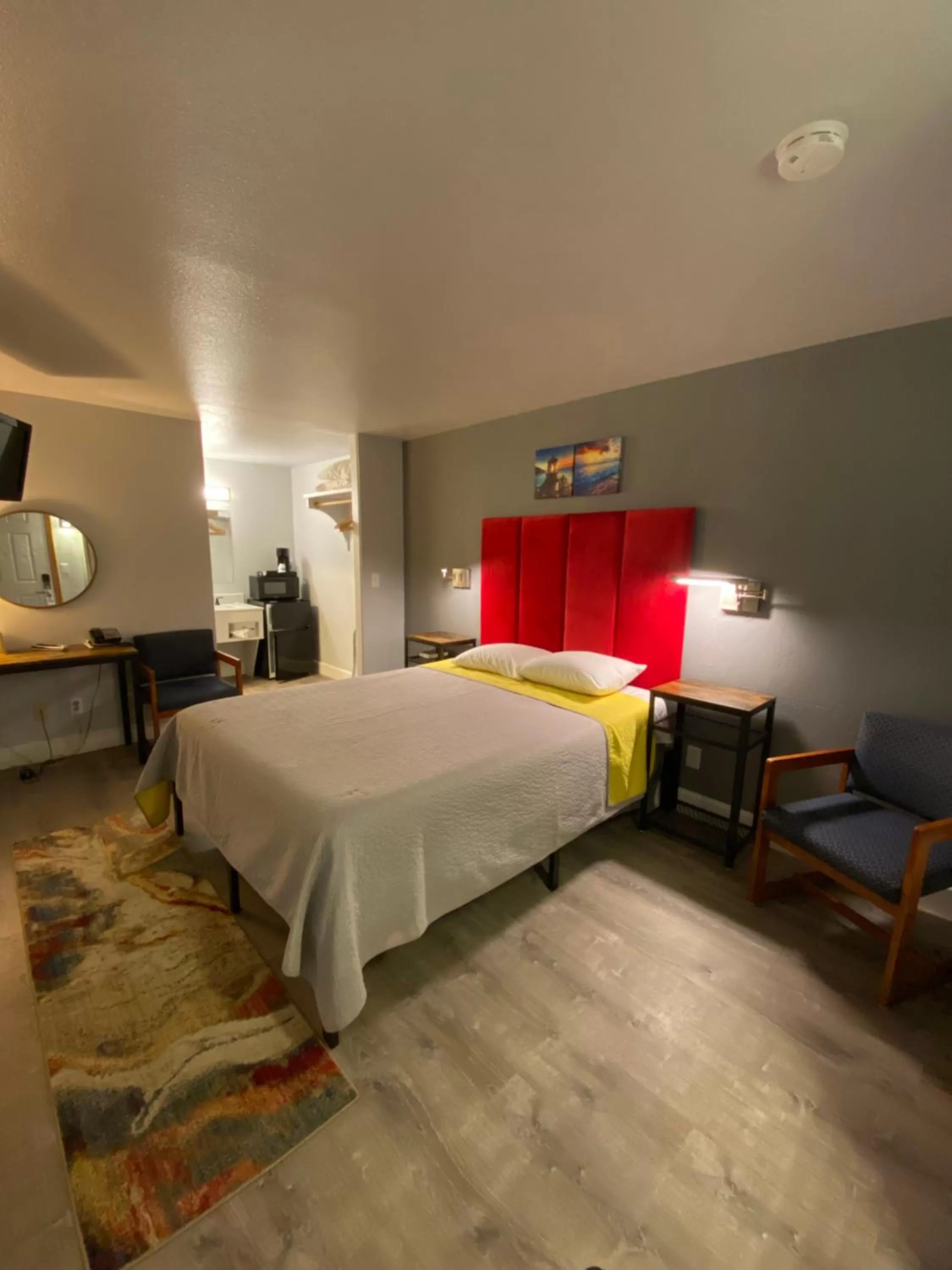 Bed in Aircrest Motel