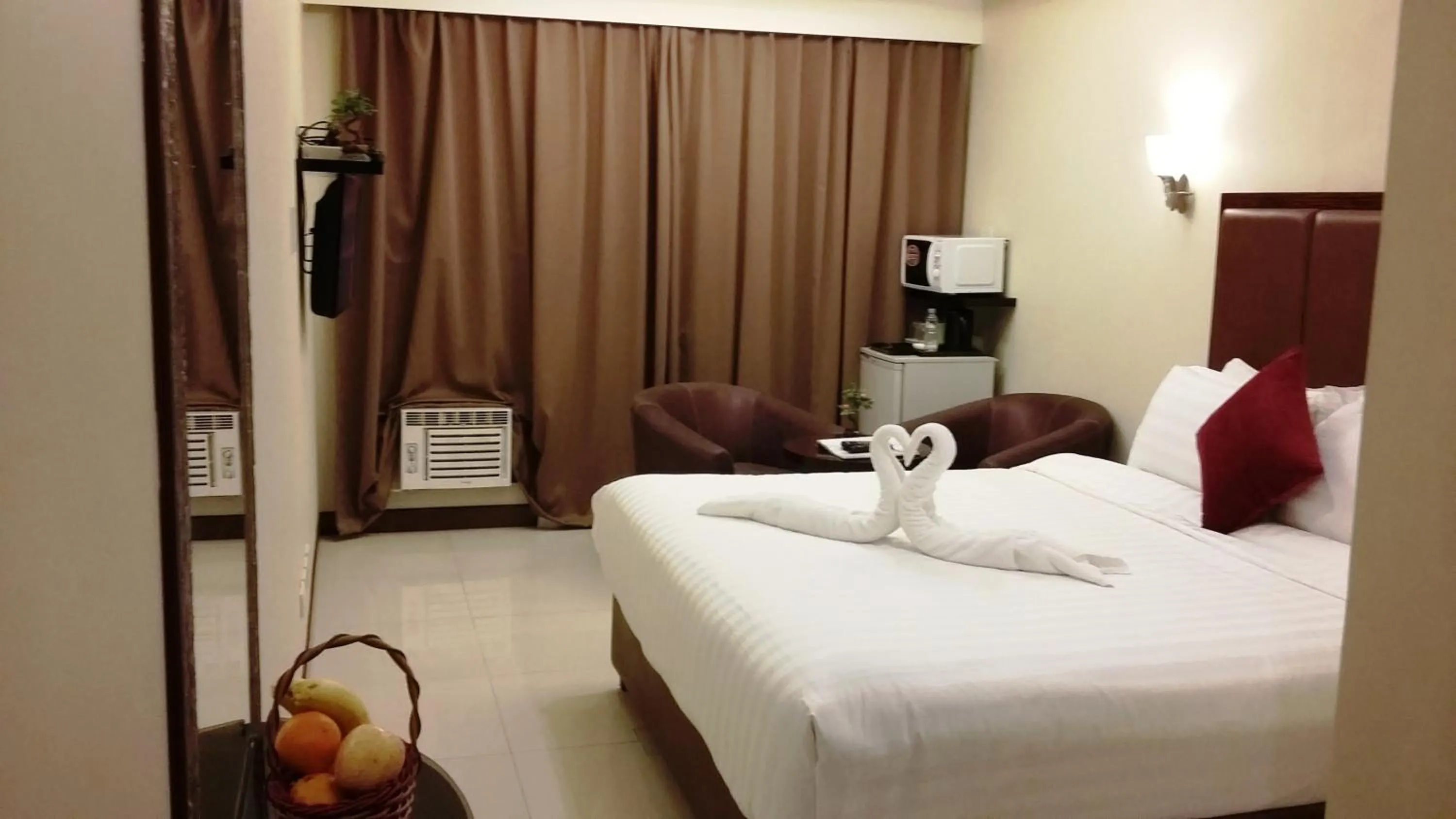 Photo of the whole room in Jmm Apartment Suites