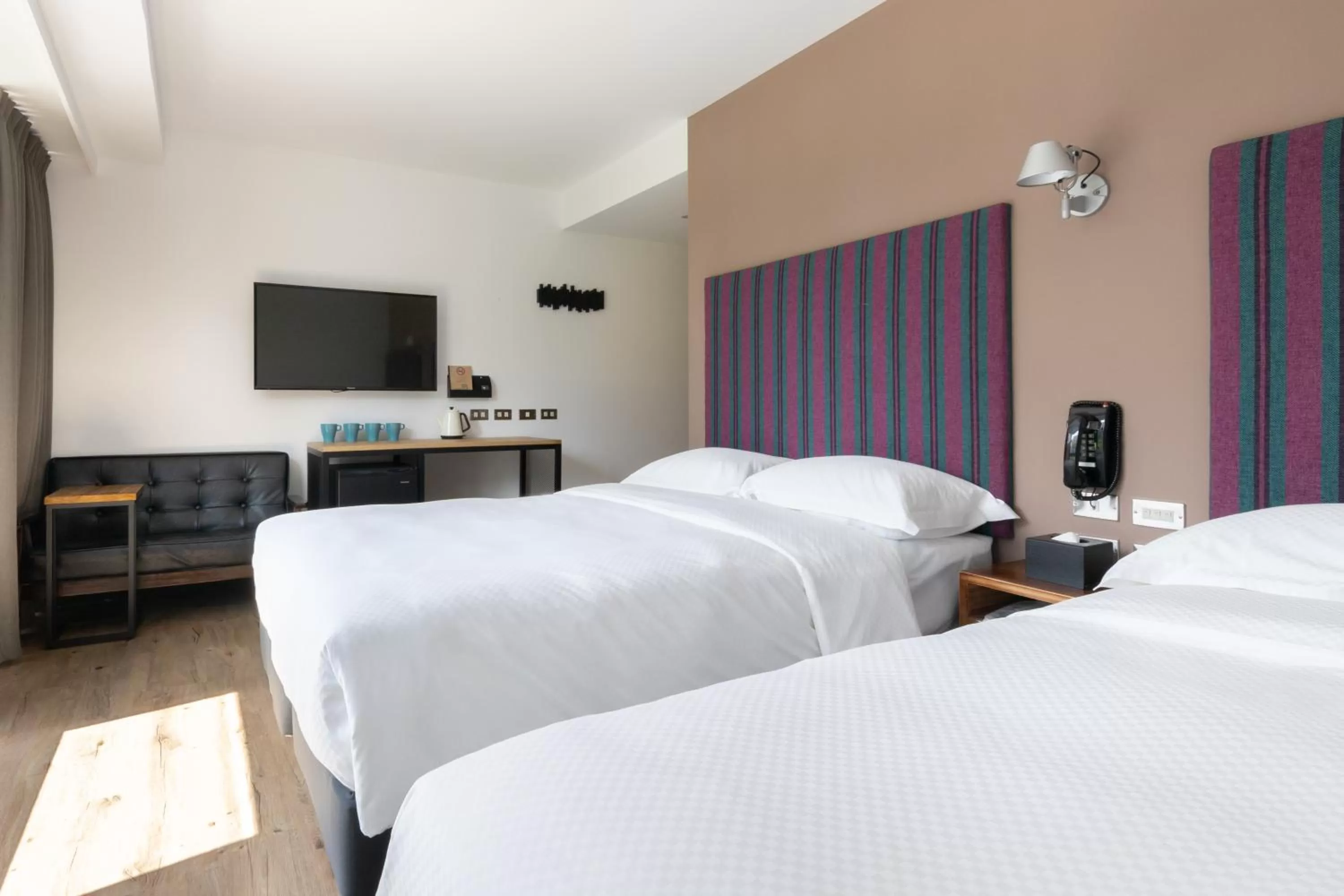 Bedroom, Bed in River inn Station