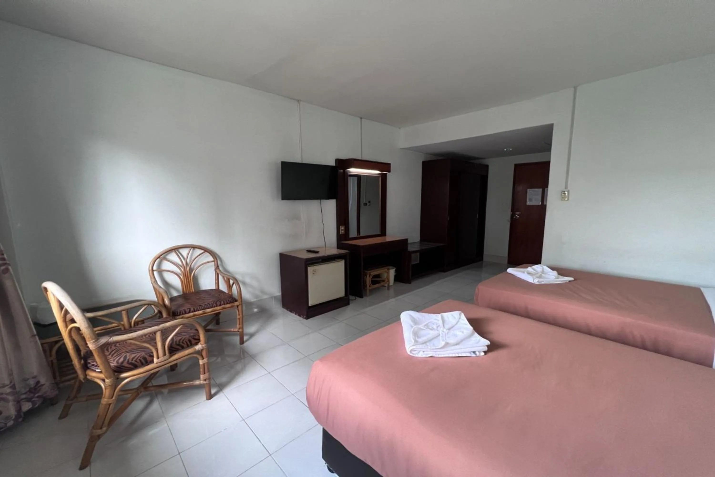 Photo of the whole room, Bed in Pure Phuket Residence