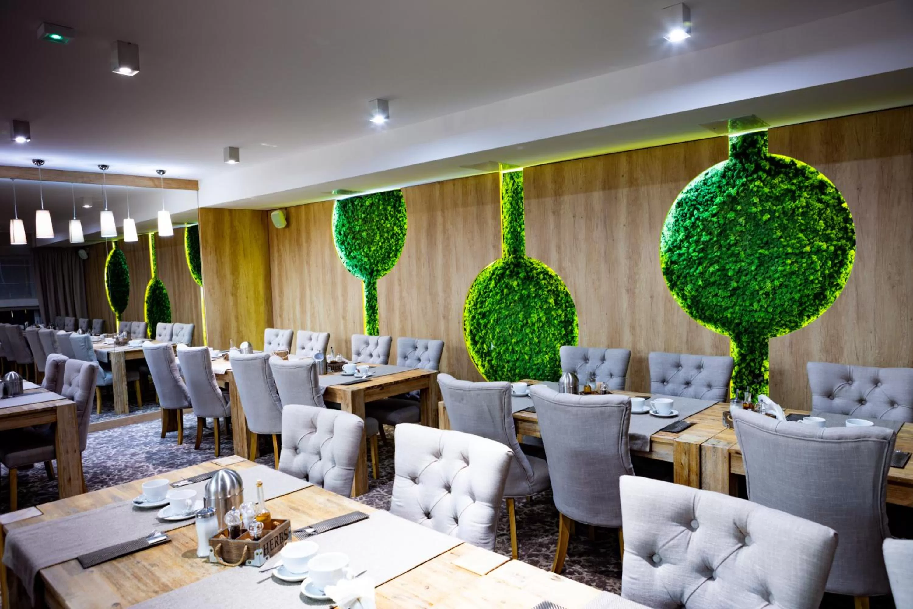 Restaurant/places to eat in Max Health Resort SPA