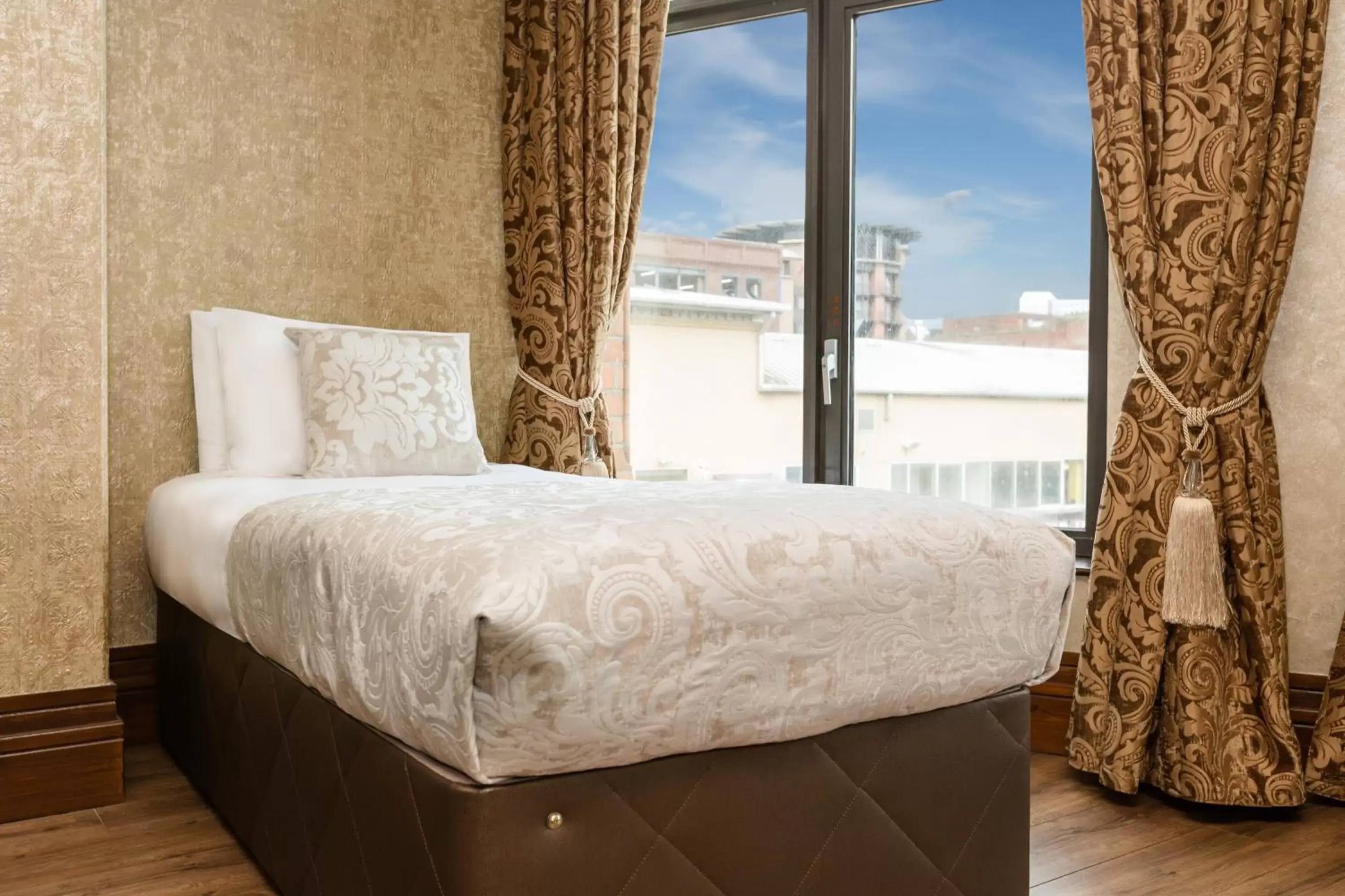 Triple Room - Disability Access in The Shankly Hotel Triple Room - Disability Access in The Shankly Hotel