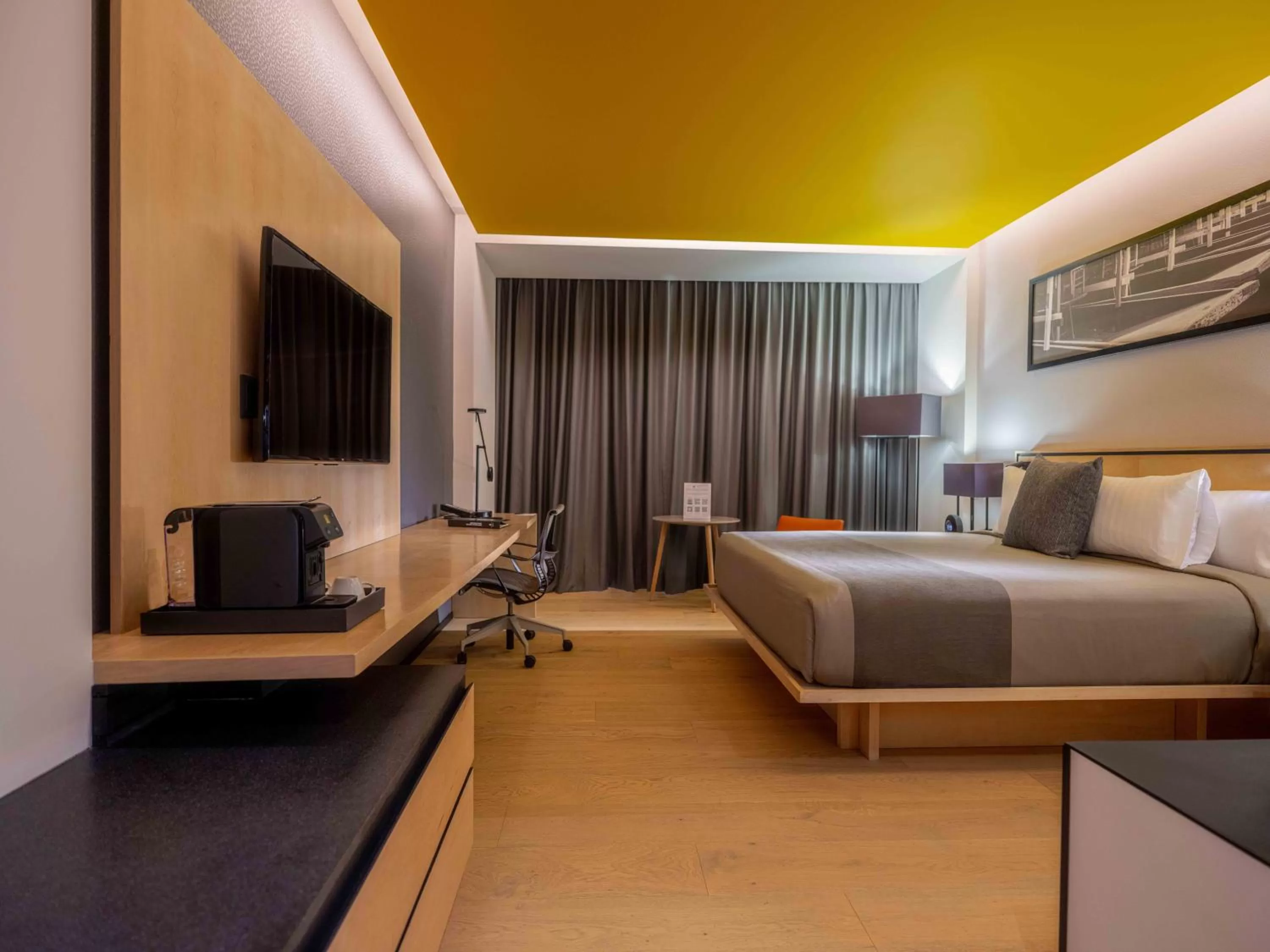 Bedroom, Bed in Galeria Plaza San Jeronimo