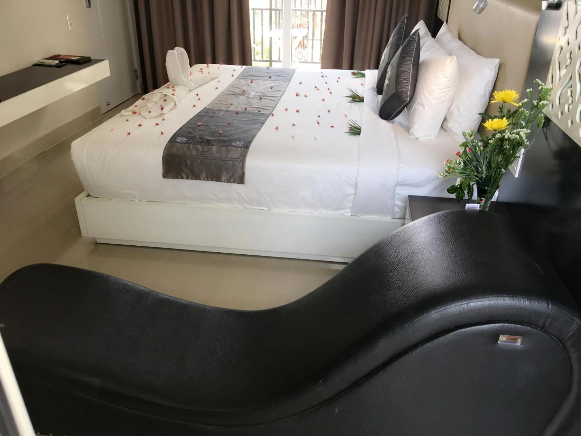 Breakfast, Bed in Muine Sports Hotel