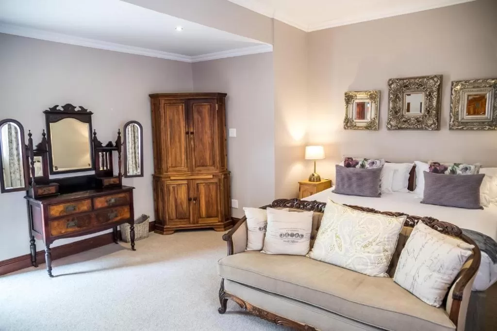 Seating area in Issaquena Heights Boutique Hotel