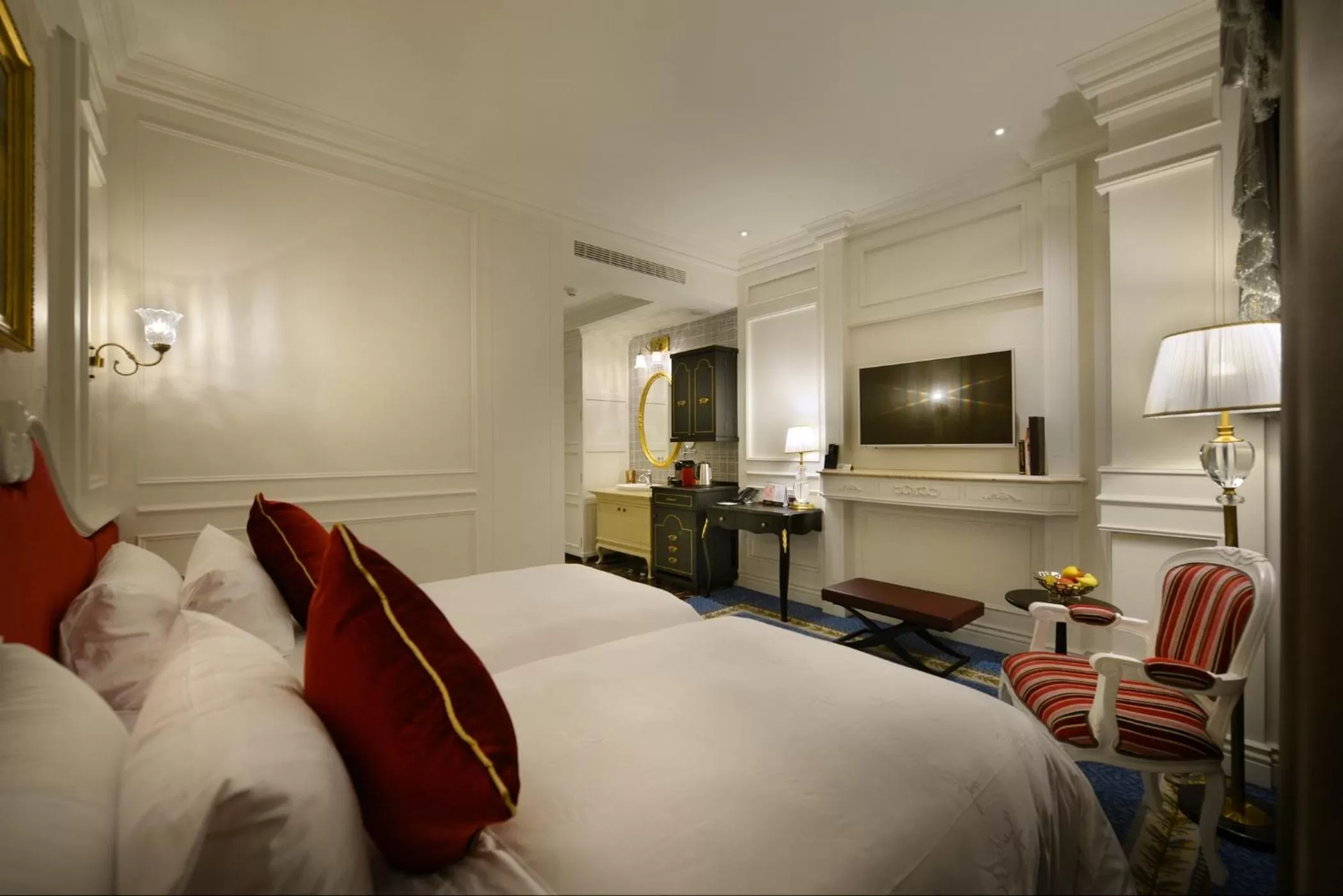 Photo of the whole room, Bed in Golden Tulip RS Boutique Hotel-Tainan