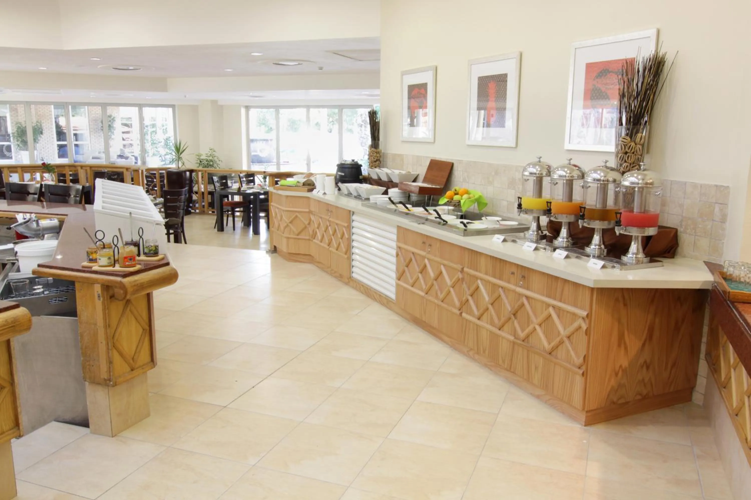 Restaurant/places to eat in Cresta Lodge Gaborone