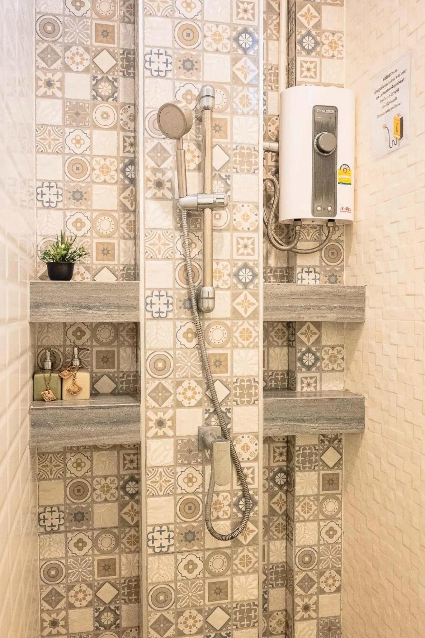 Shower in AU Place Hotel