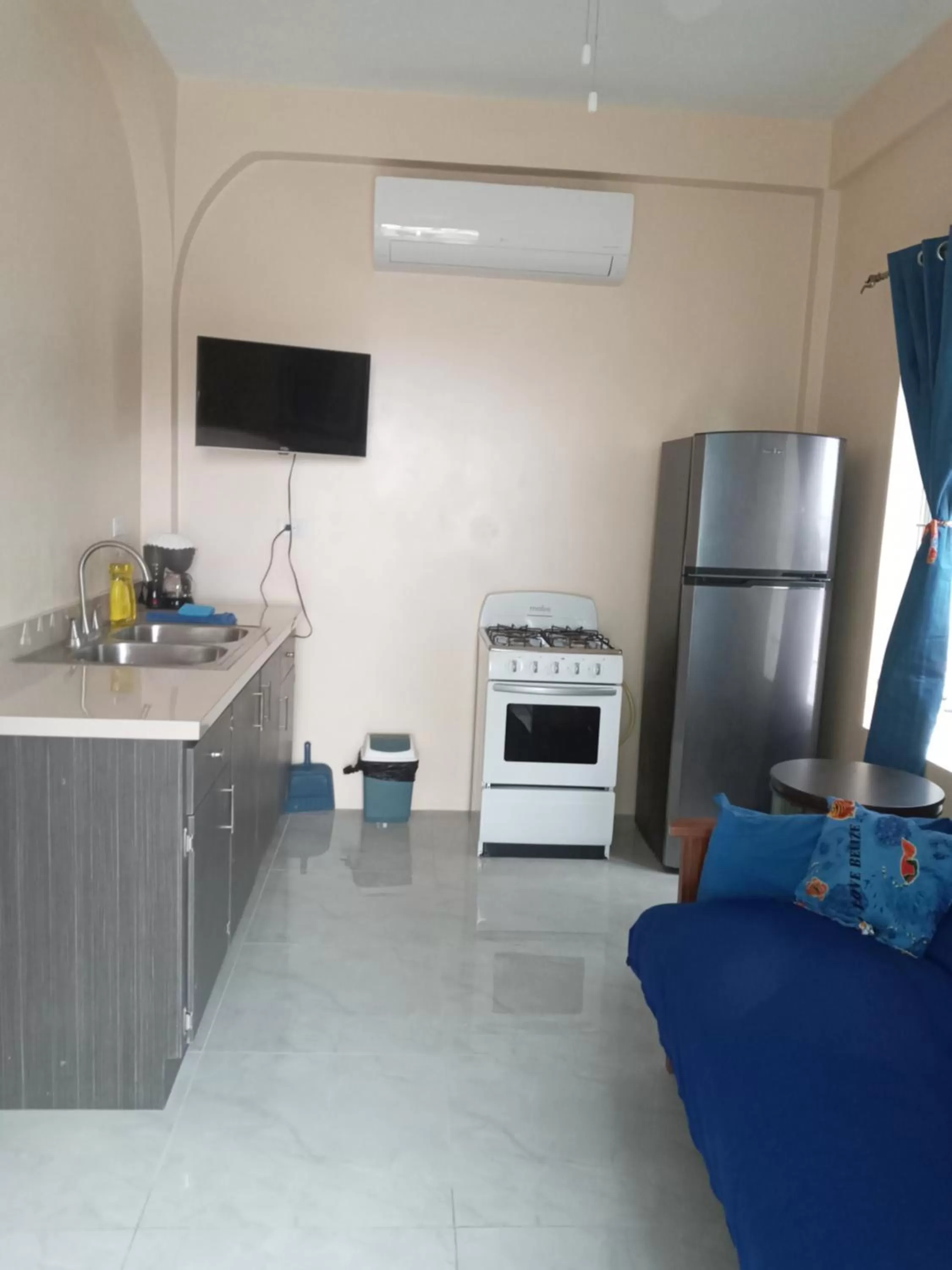 Kitchen or kitchenette, Kitchen/Kitchenette in Barefoot Beach Belize