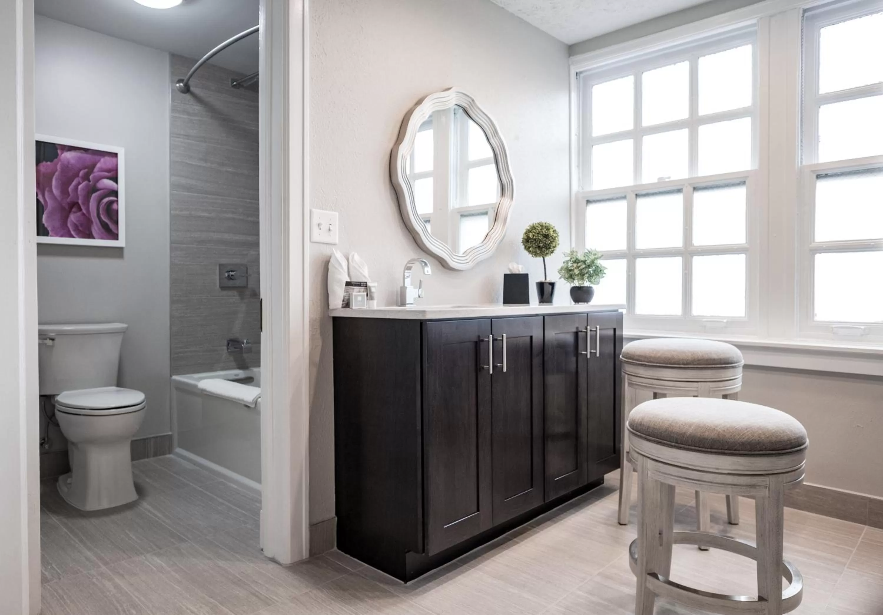 Shower in Magnolia Hotel Omaha