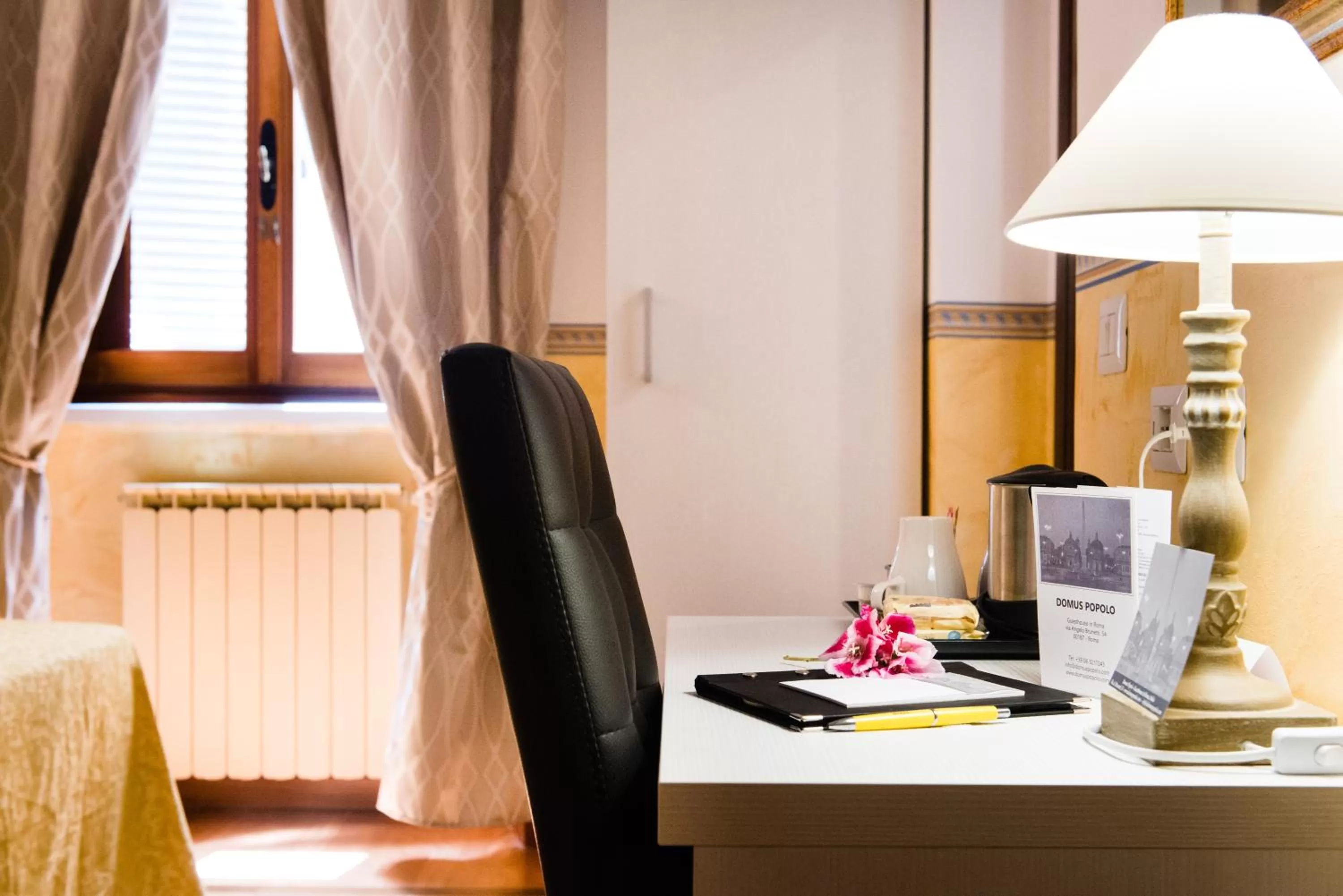 Photo of the whole room in Domus Popolo