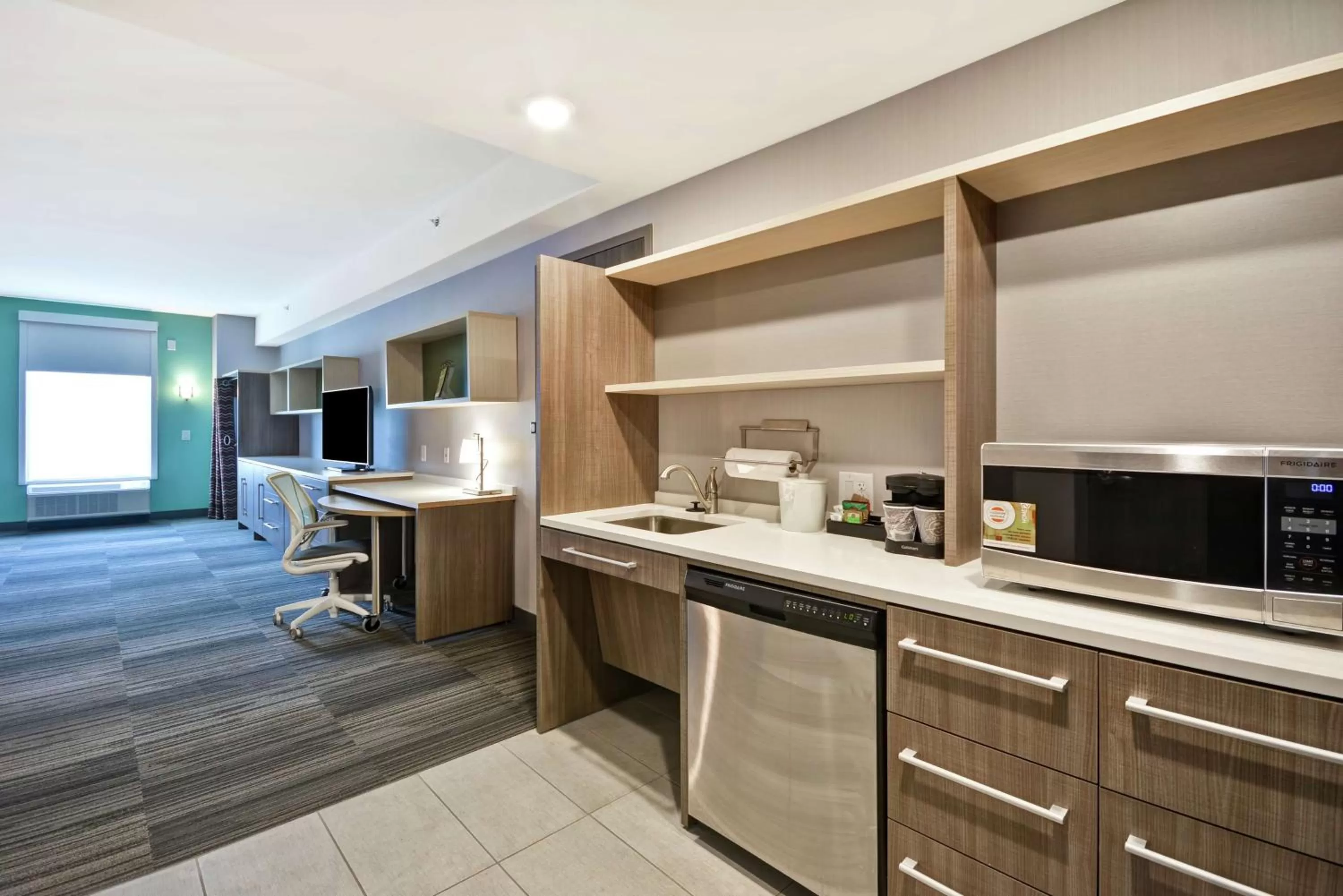 Kitchen or kitchenette in Home2 Suites By Hilton Atlanta Lithia Springs