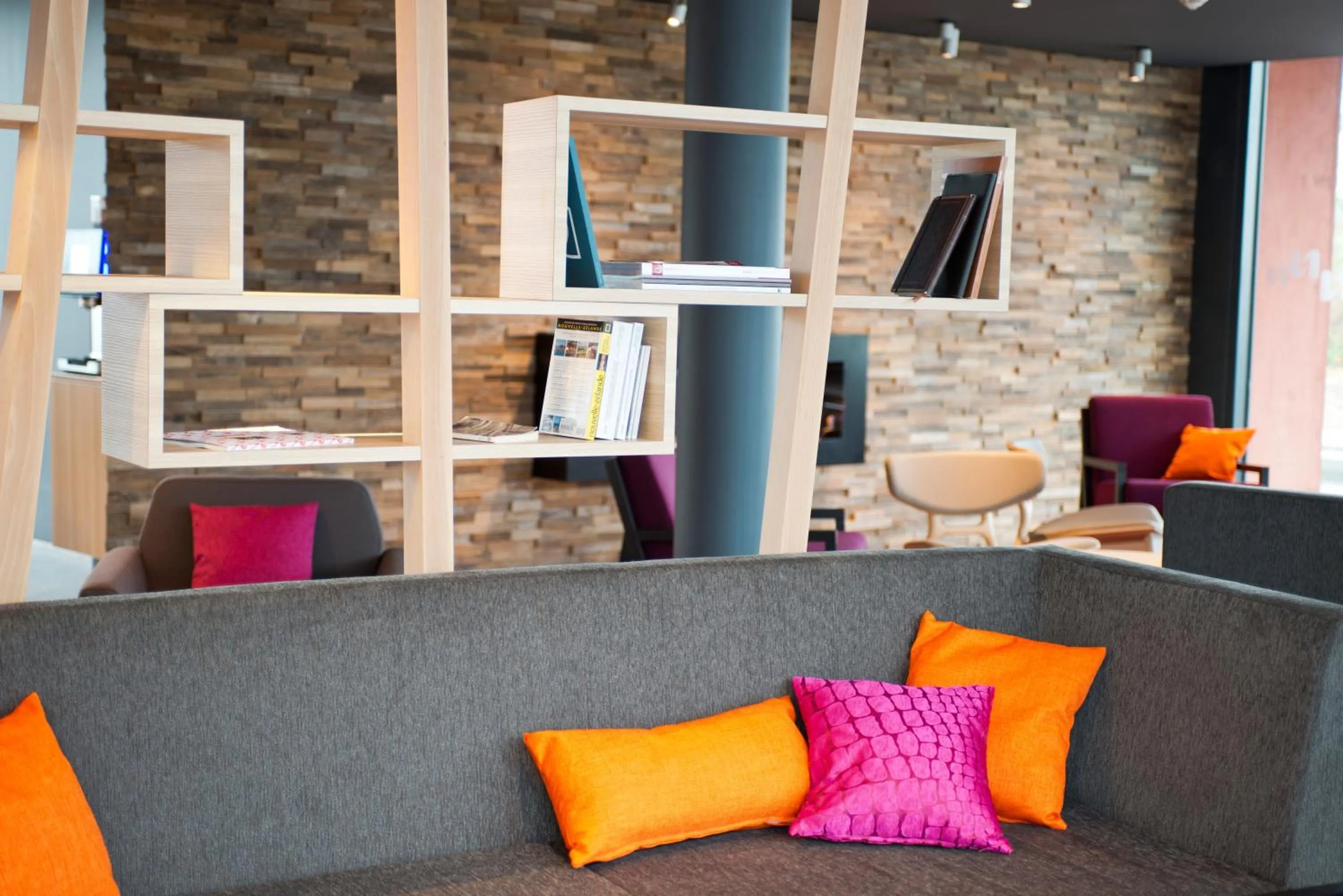 Library in Nomad Hotel le Havre Centre Gare