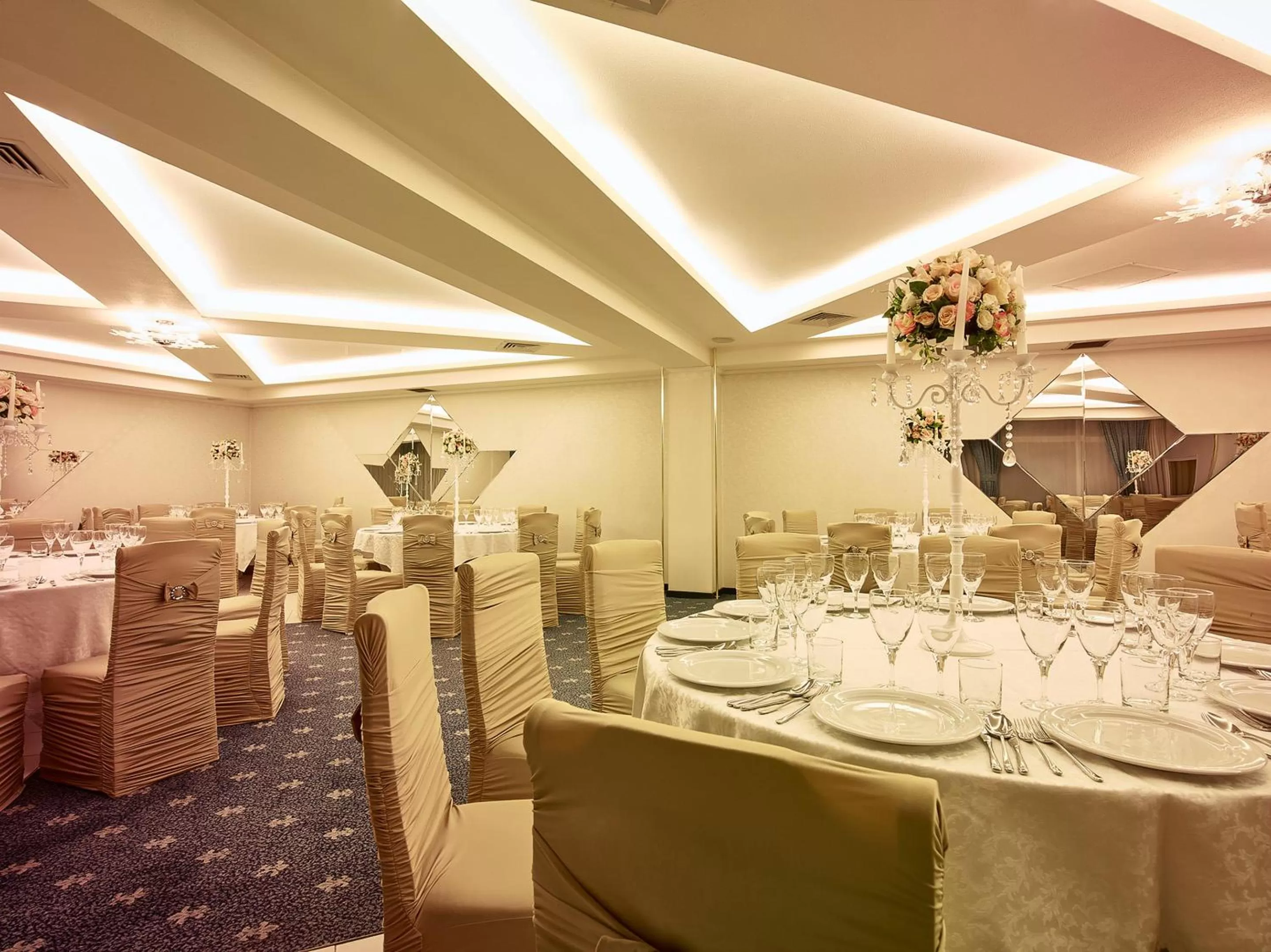 Restaurant/places to eat in Continental Forum Oradea