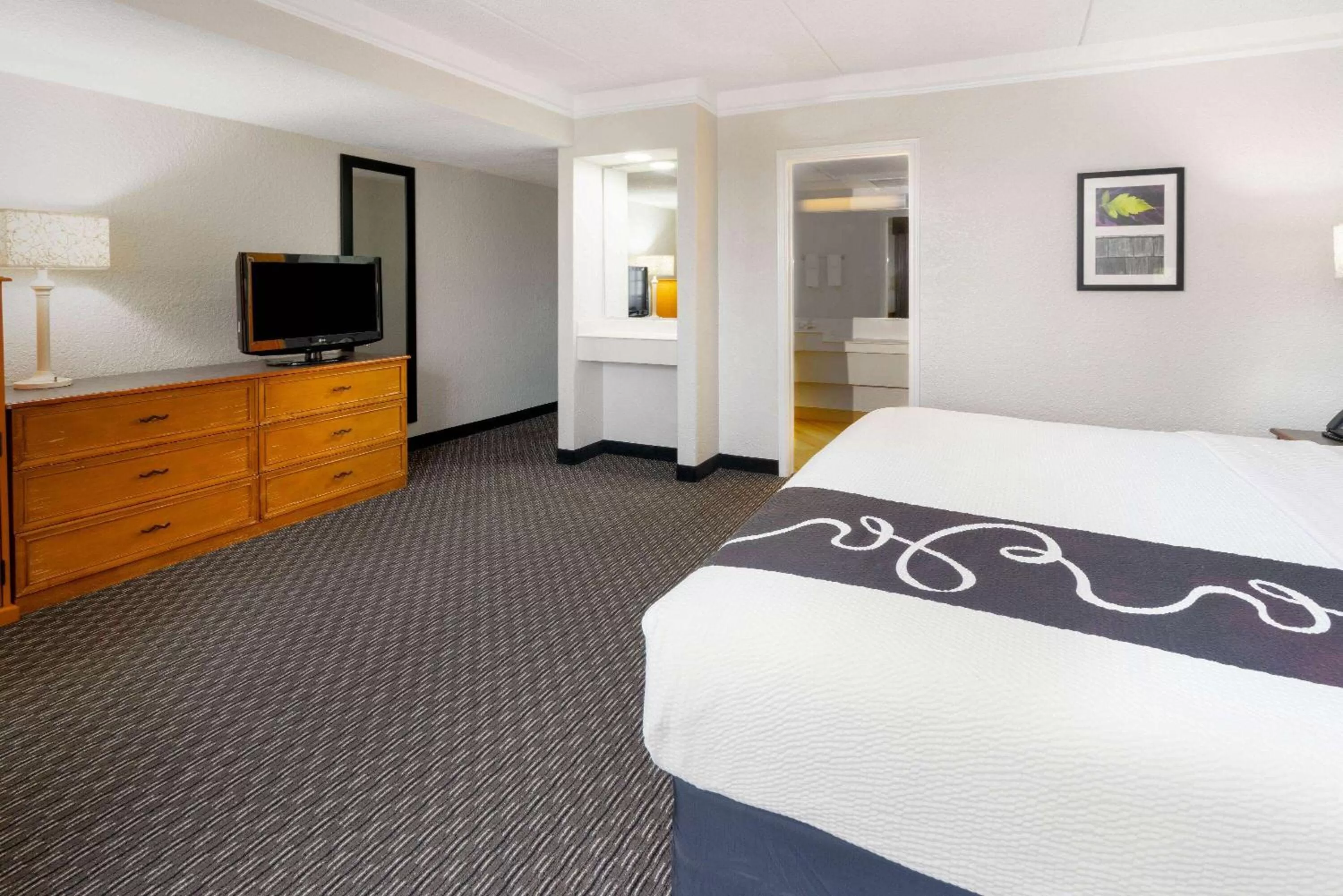 Photo of the whole room, Bed in Super 8 by Wyndham The Woodlands North