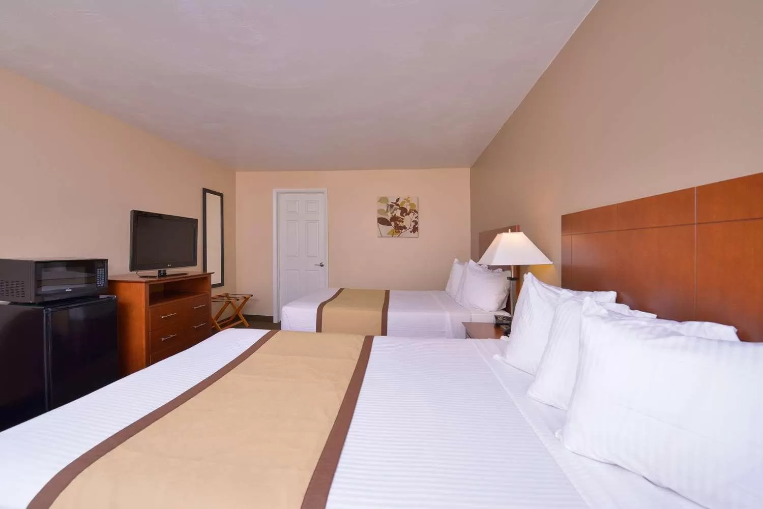 Double Room with Two Double Beds - Poolside in Best Western Williamsport Inn