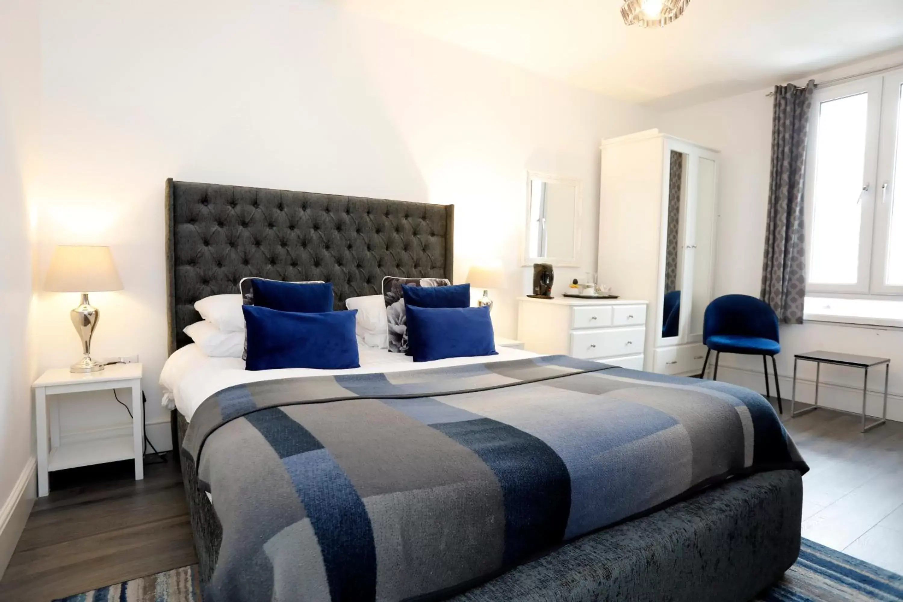 Deluxe King Size Room in Bexley Village Hotel Deluxe King Size Room in Bexley Village Hotel