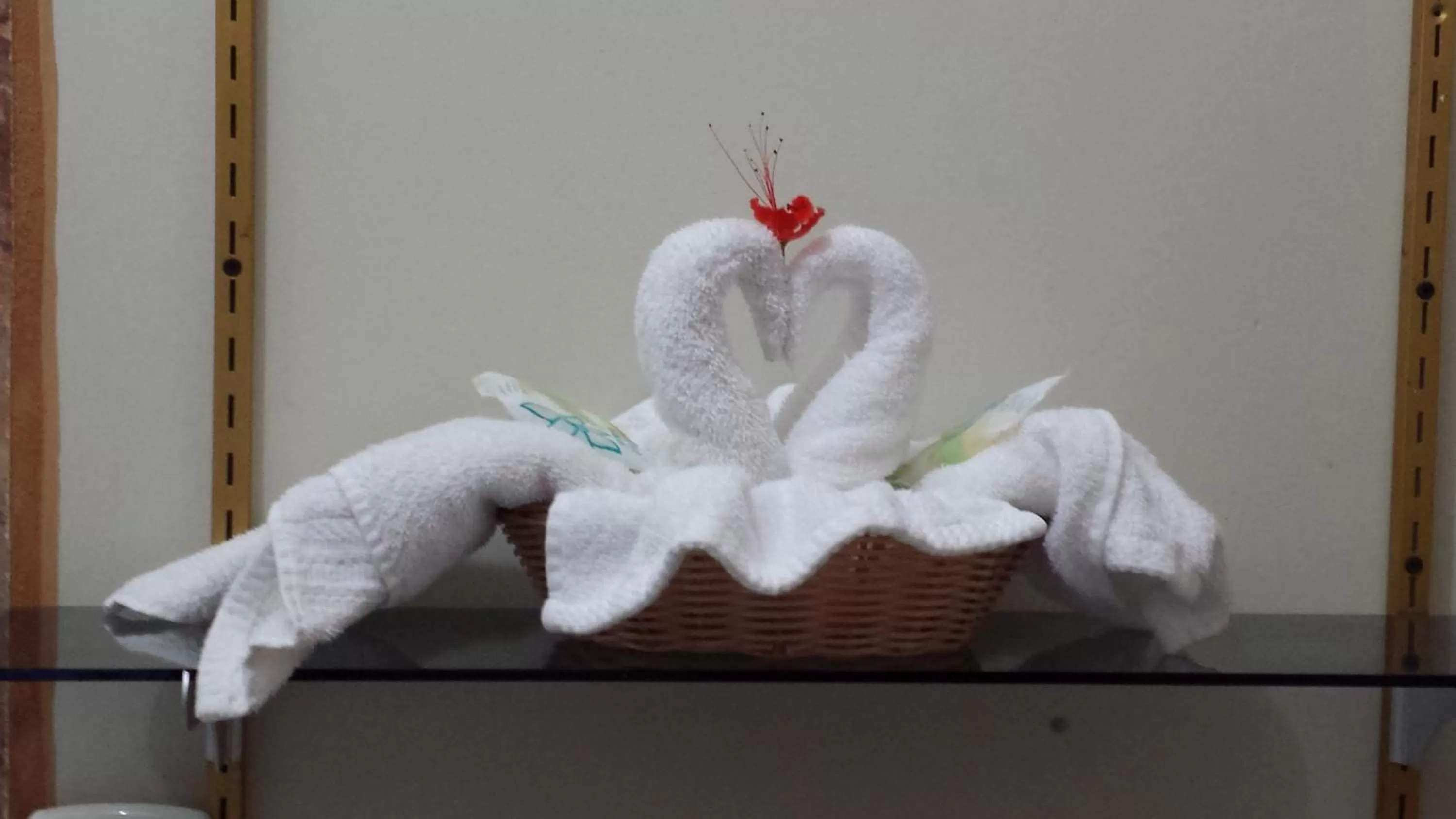 Decorative detail in Rainforest Haven Inn