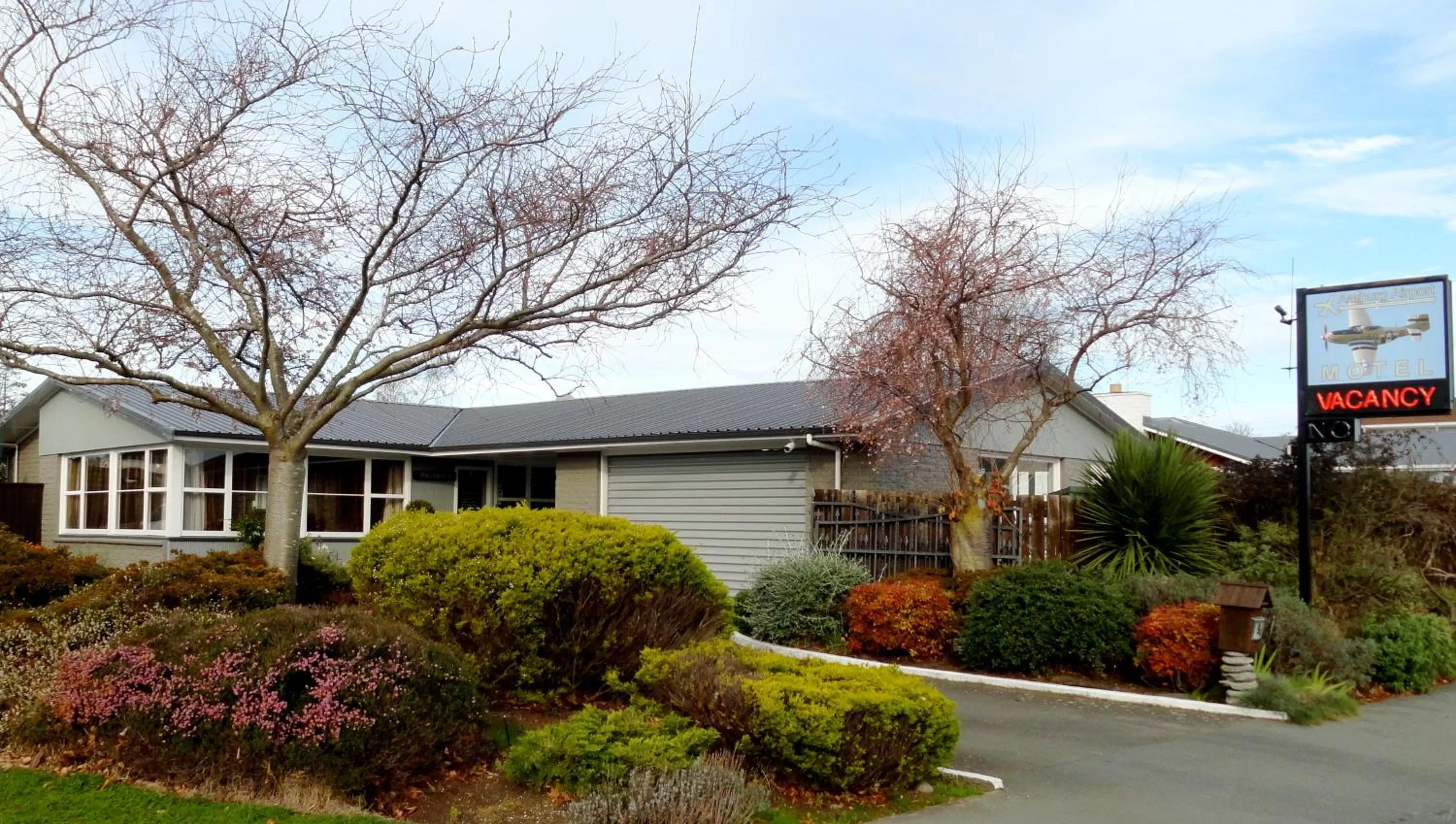 Facade/entrance, Property Building in Aarburg Airport Motel