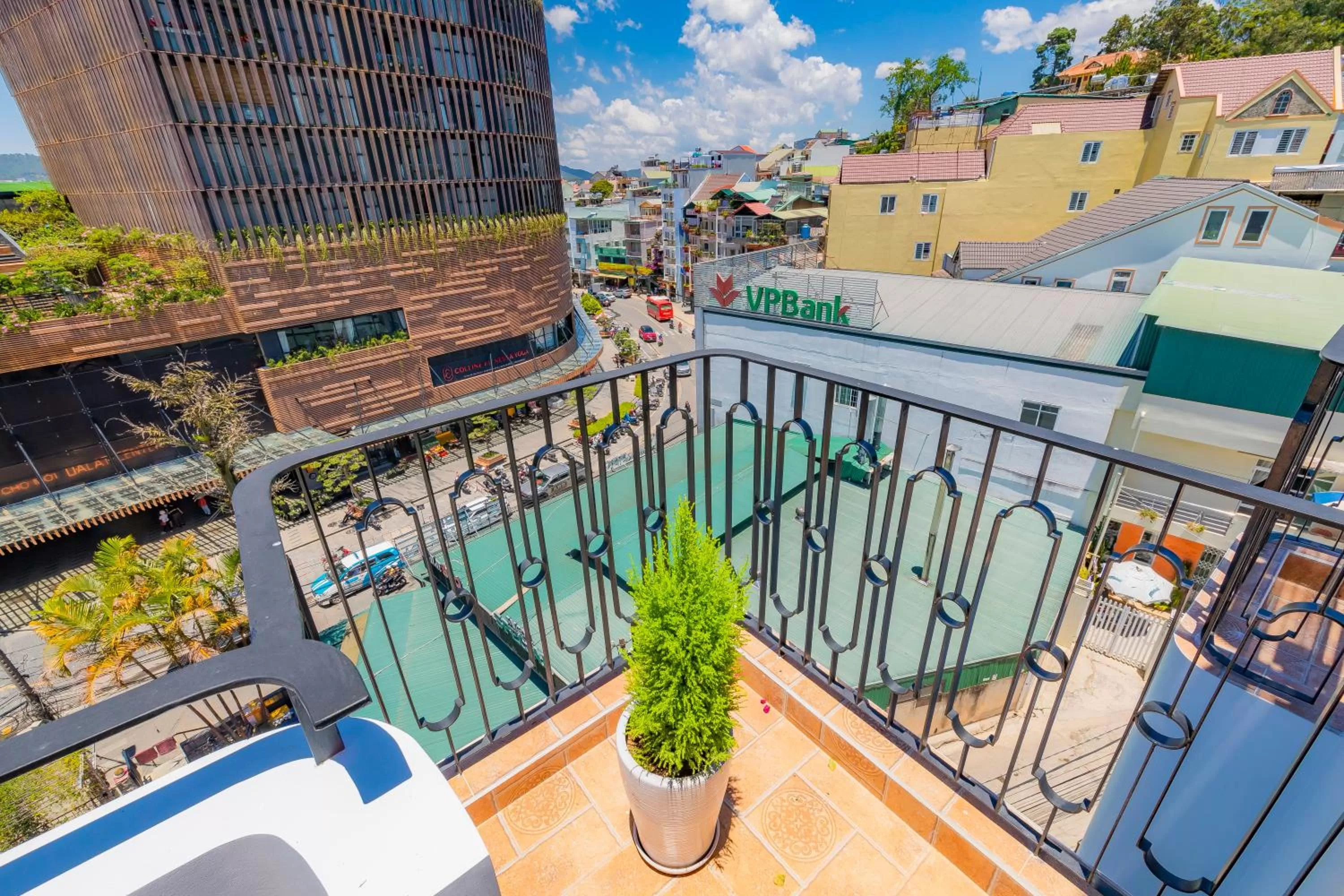 Balcony/Terrace in Khanh Uyen 3 Hotel