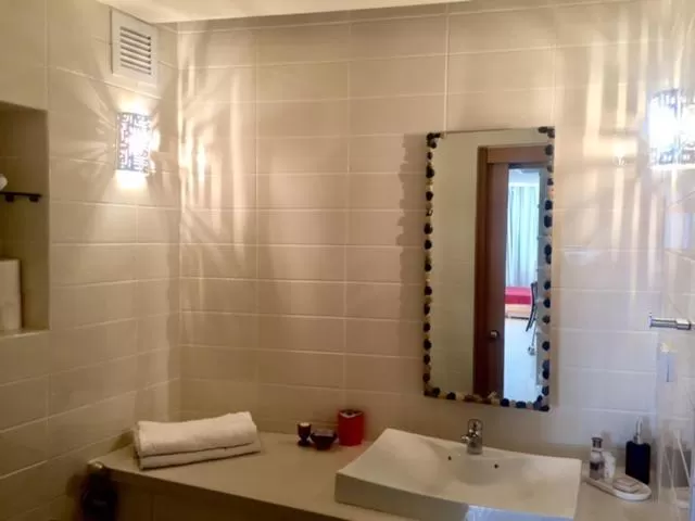 Bathroom in Raphael Apartments