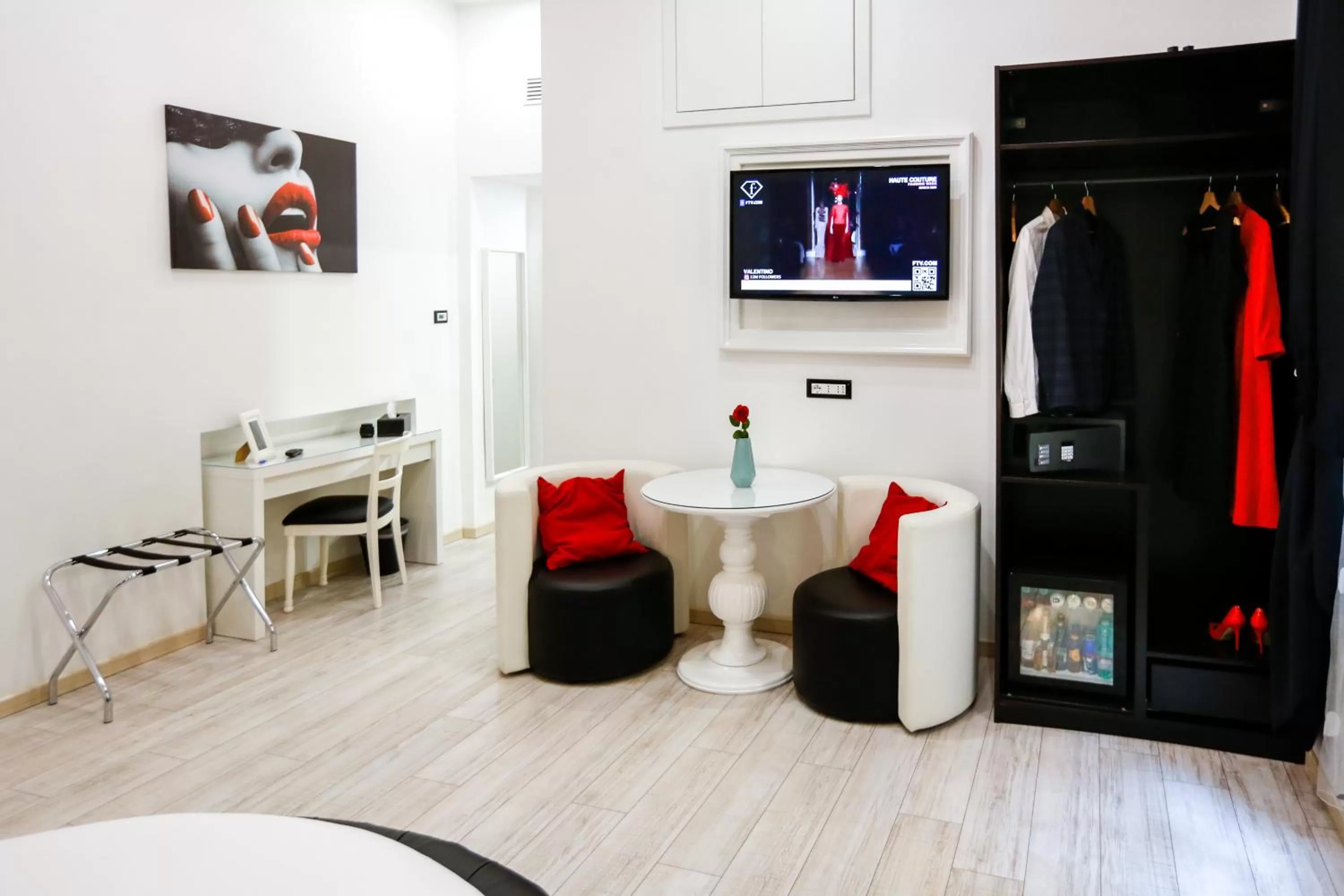 TV and multimedia in Escape Luxury Suite - CA Domus Collection