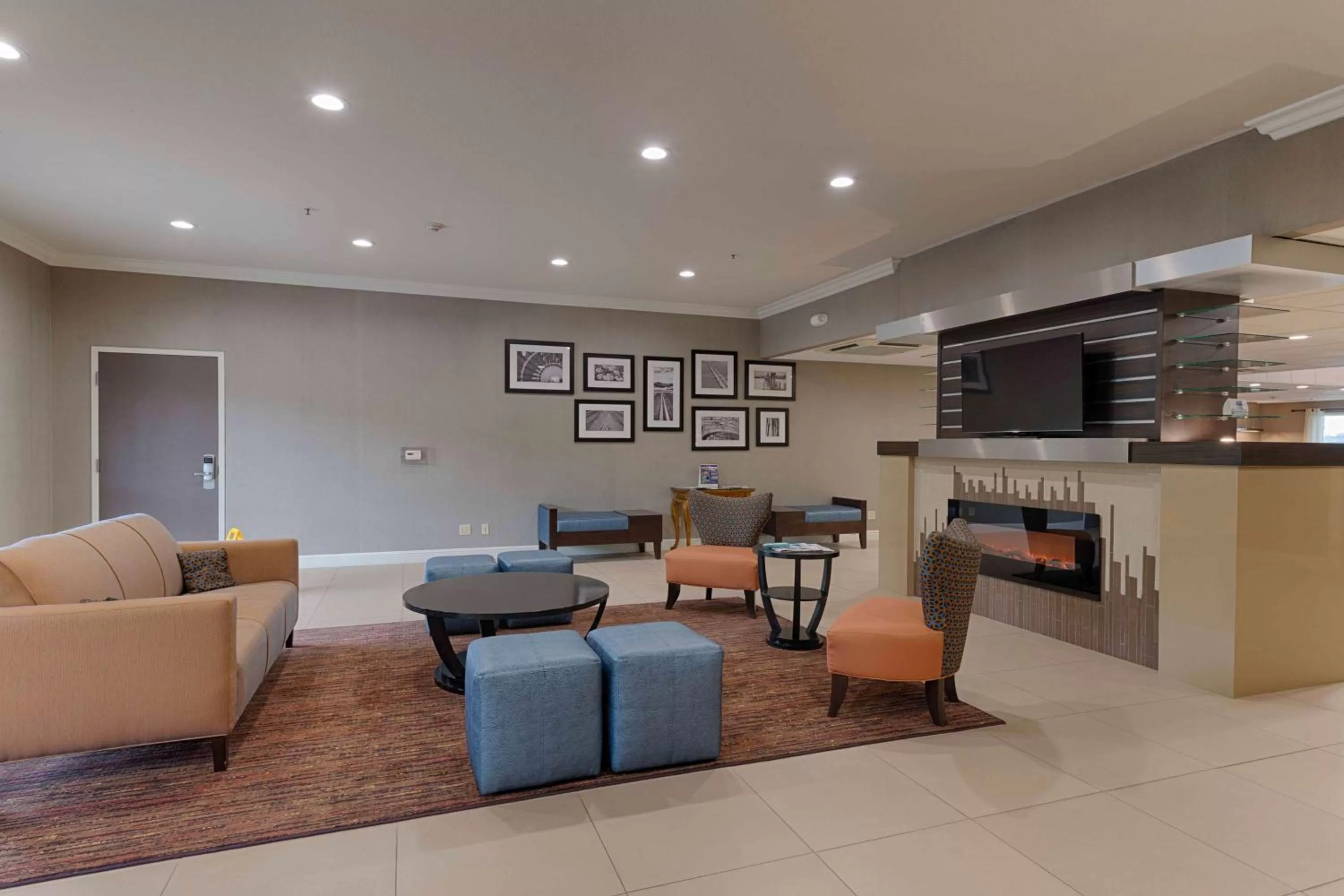 Lobby or reception in Best Western Plus Delta Inn & Suites