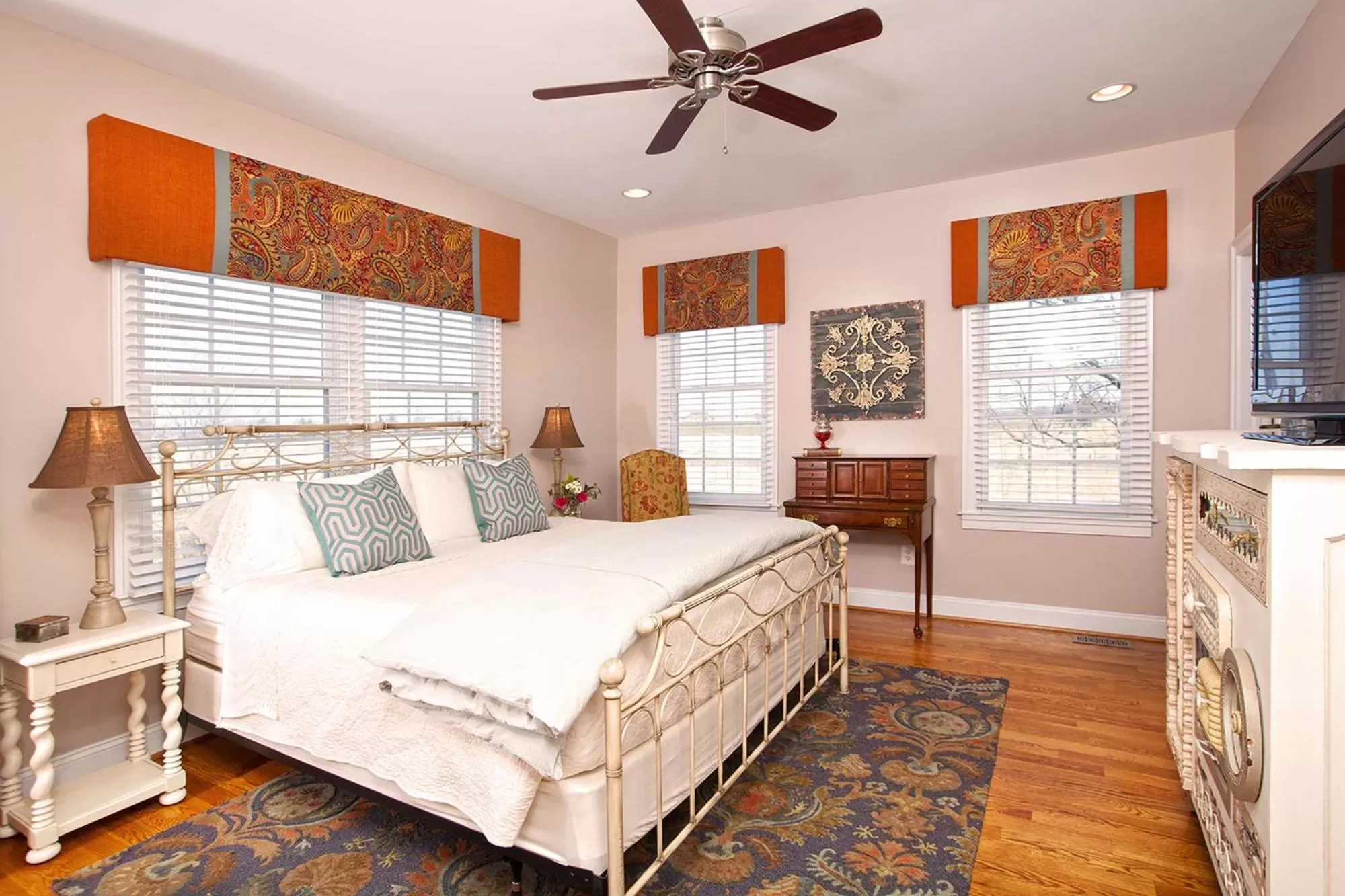 Bed in Hillbrook Inn & Spa