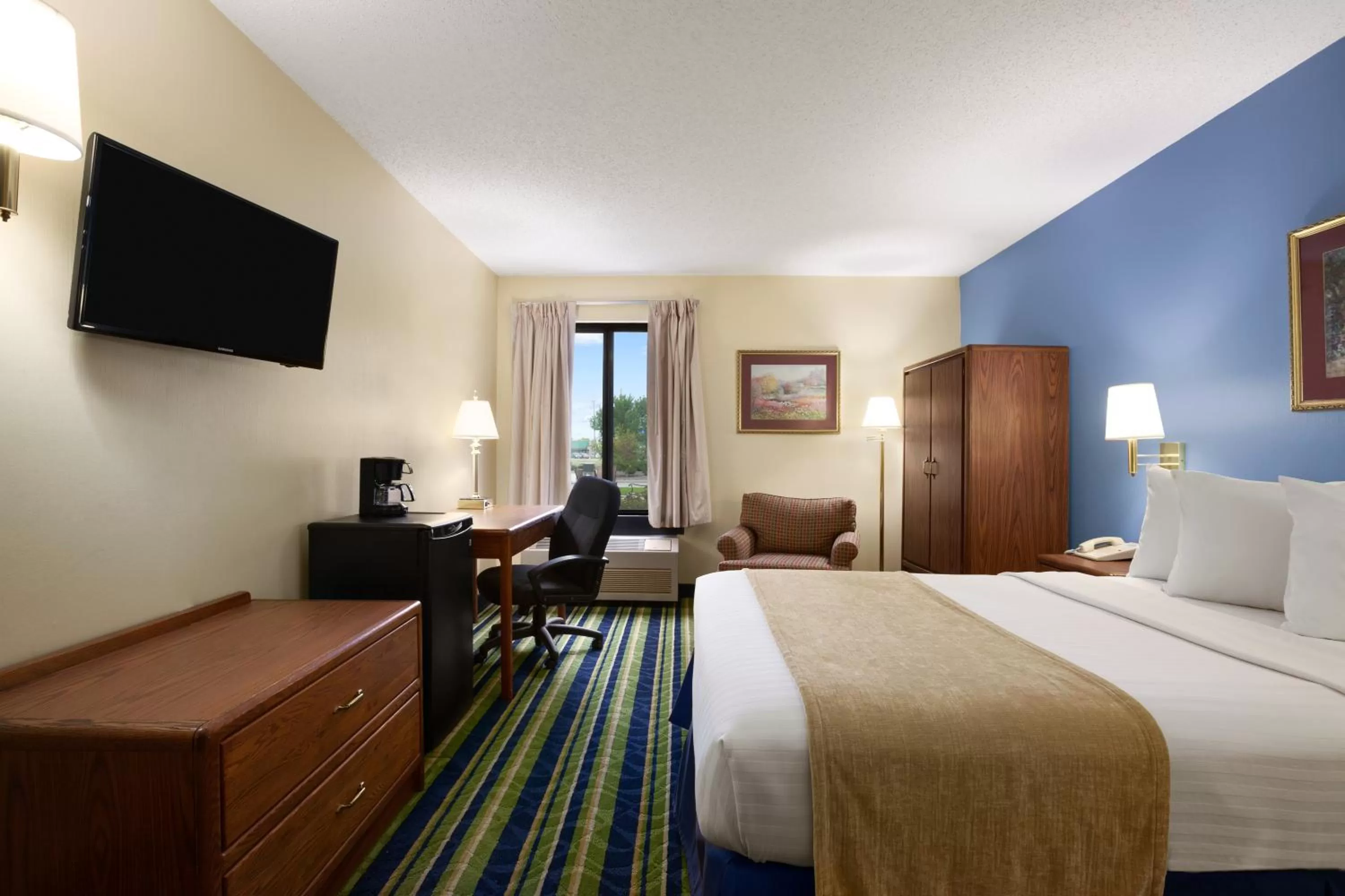 Day, Bed in Days Inn by Wyndham Fargo - West Acres