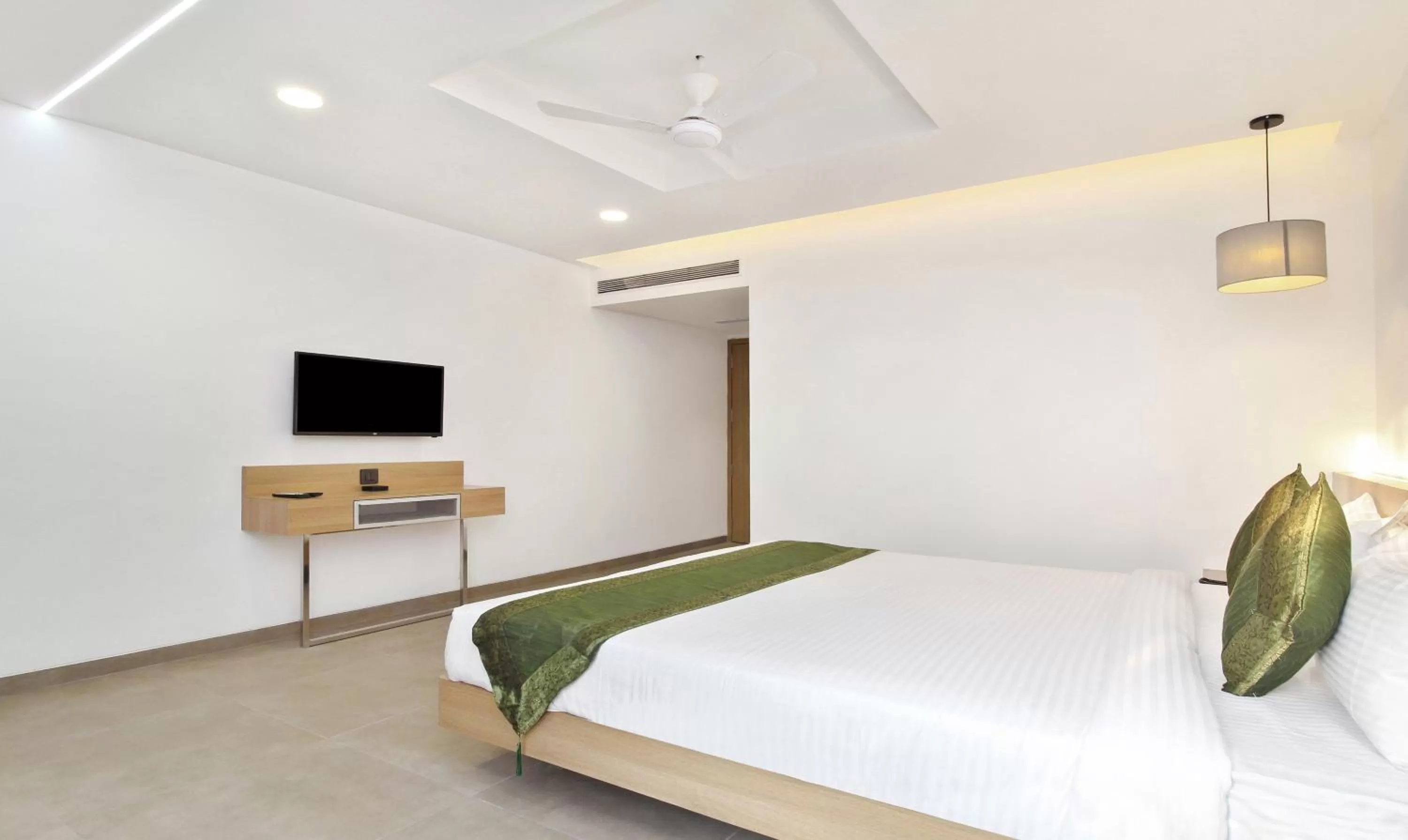 Bed in Treebo City Inn, Satara