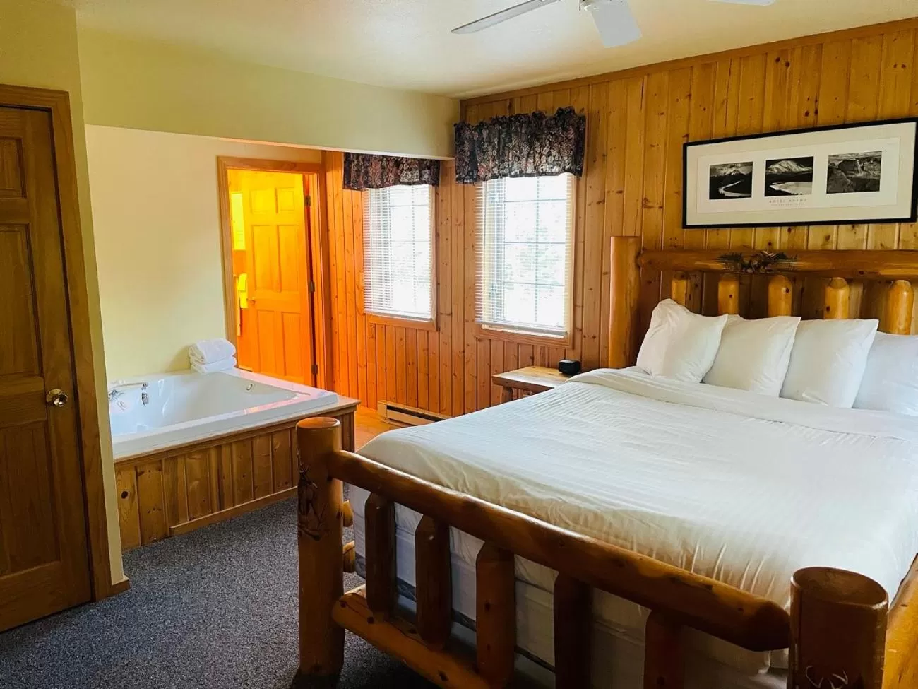 Bedroom, Bed in Drummond Island Resort