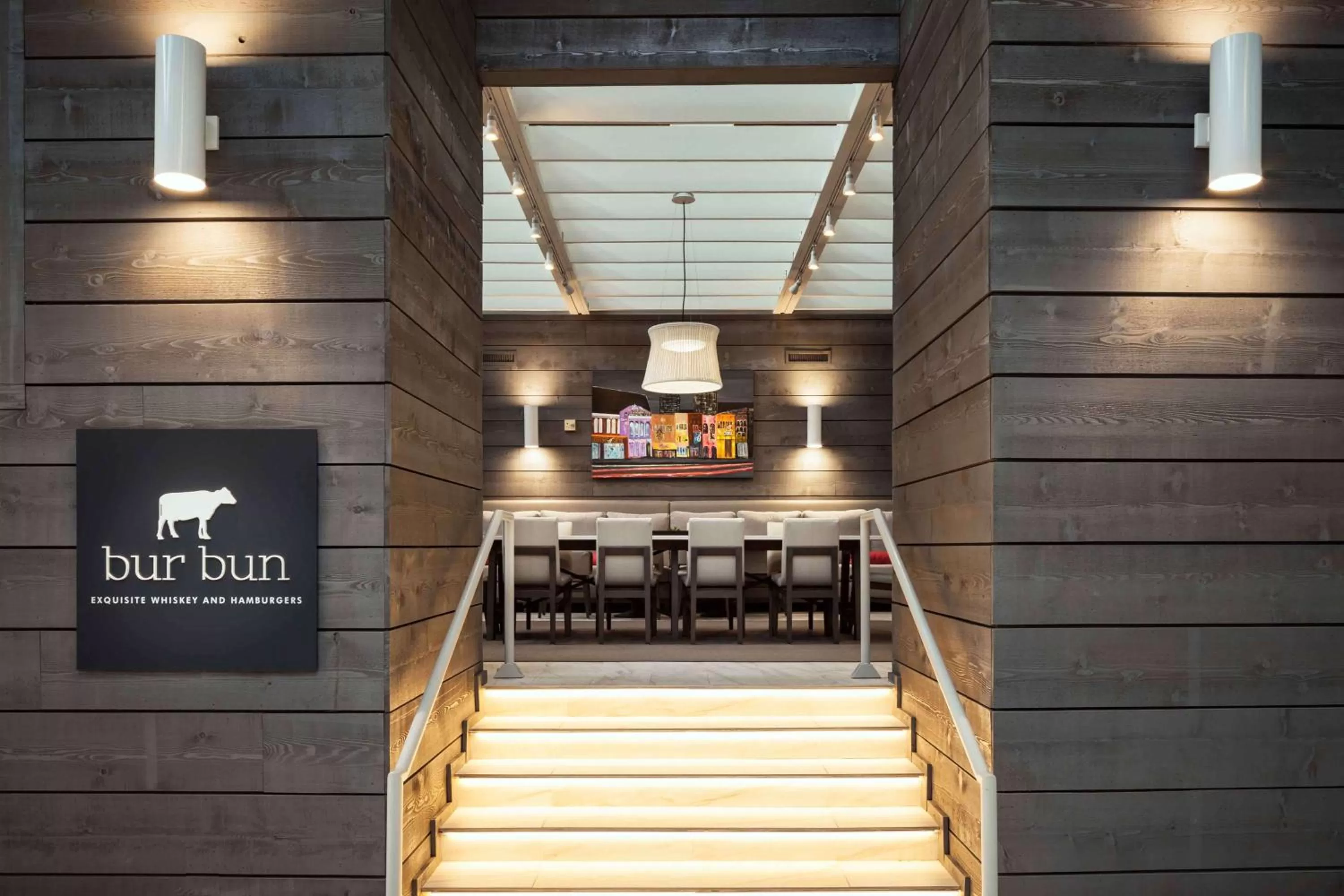 Restaurant/places to eat in Hilton Suites Brentwood