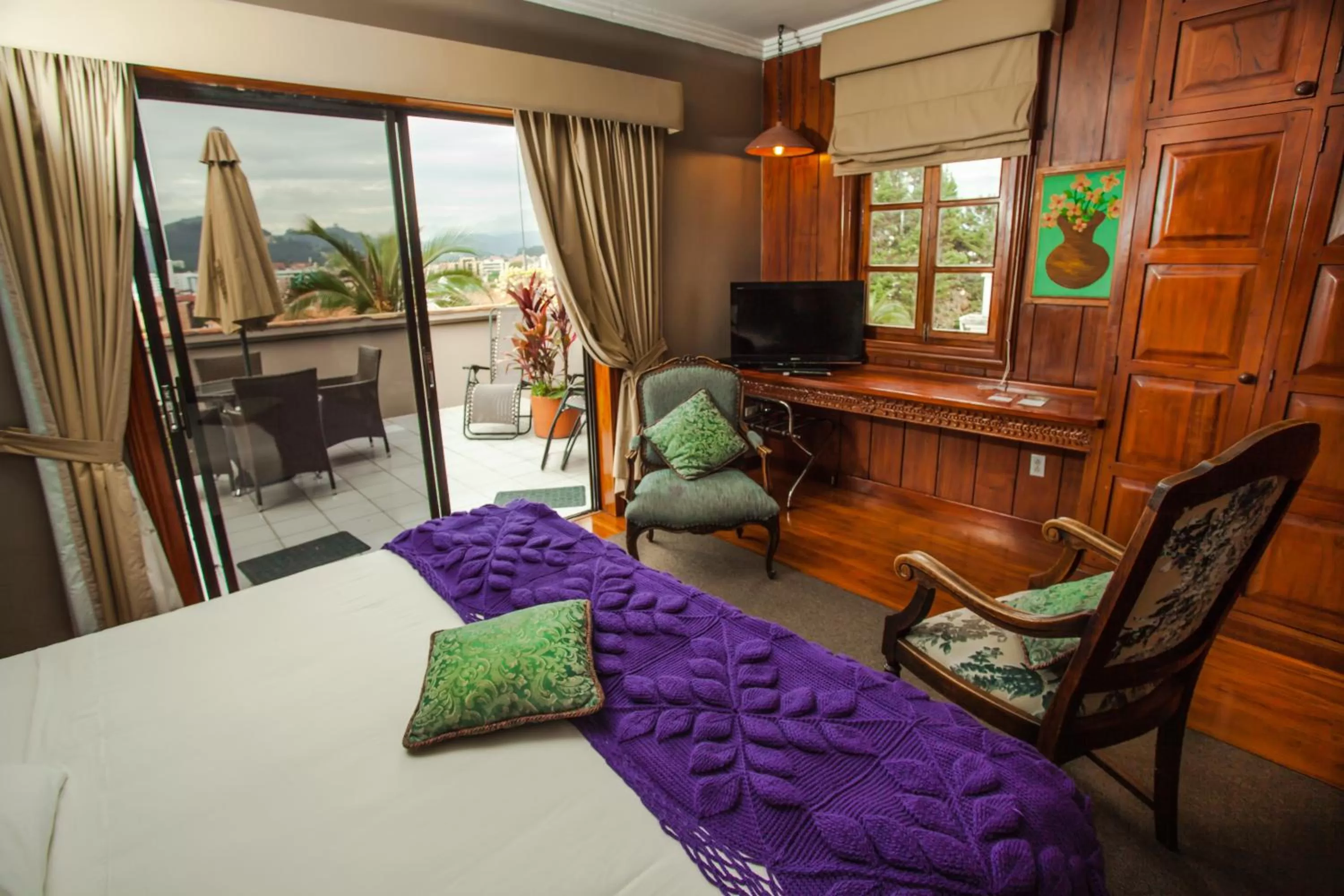 TV and multimedia, TV/Entertainment Center in Hotel Victoria