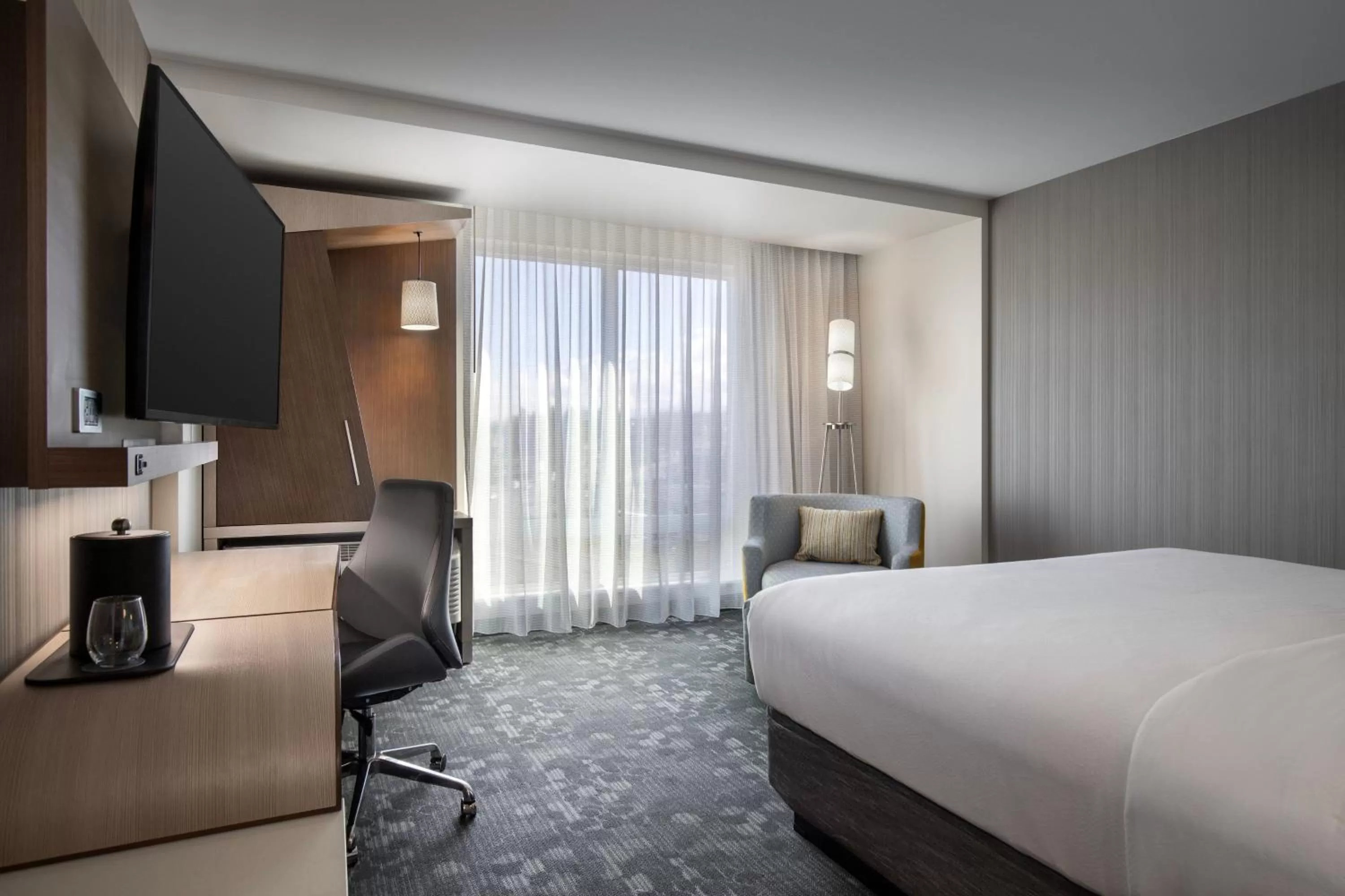 Photo of the whole room, Bed in Courtyard by Marriott Nanaimo