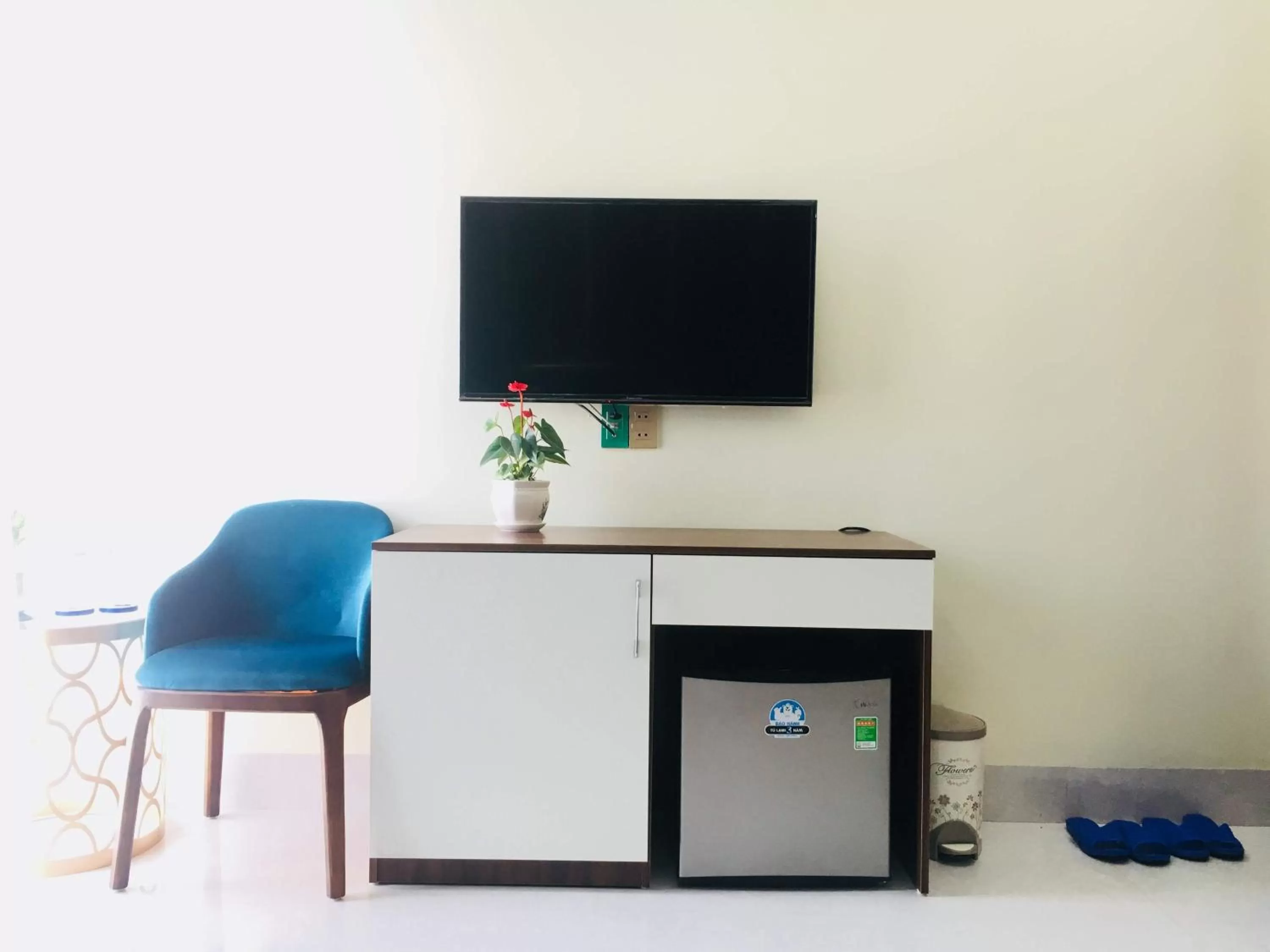 TV and multimedia in May House Hotel