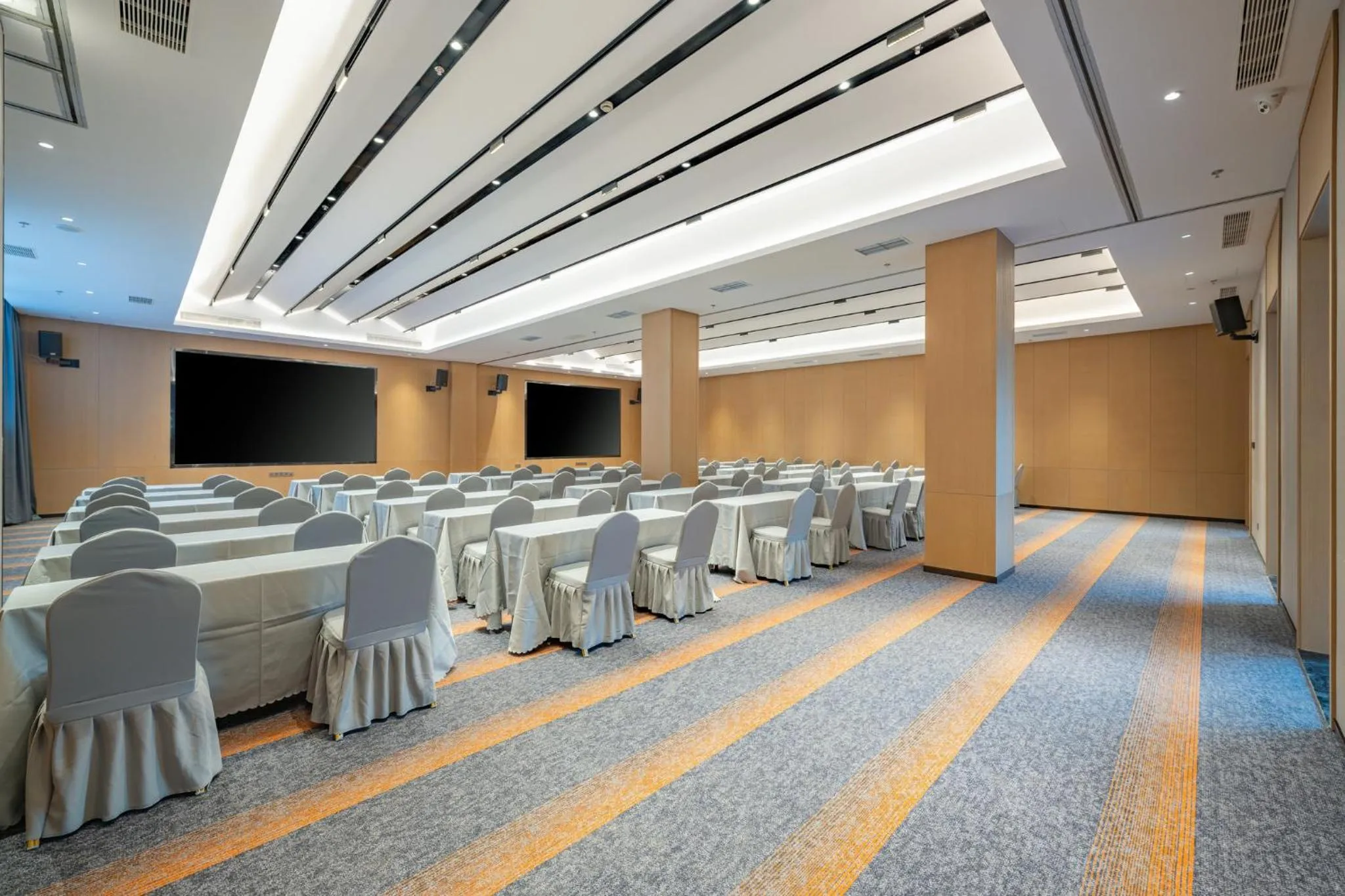 Meeting/conference room in Holiday Inn Express Suzhou Luzhi by IHG