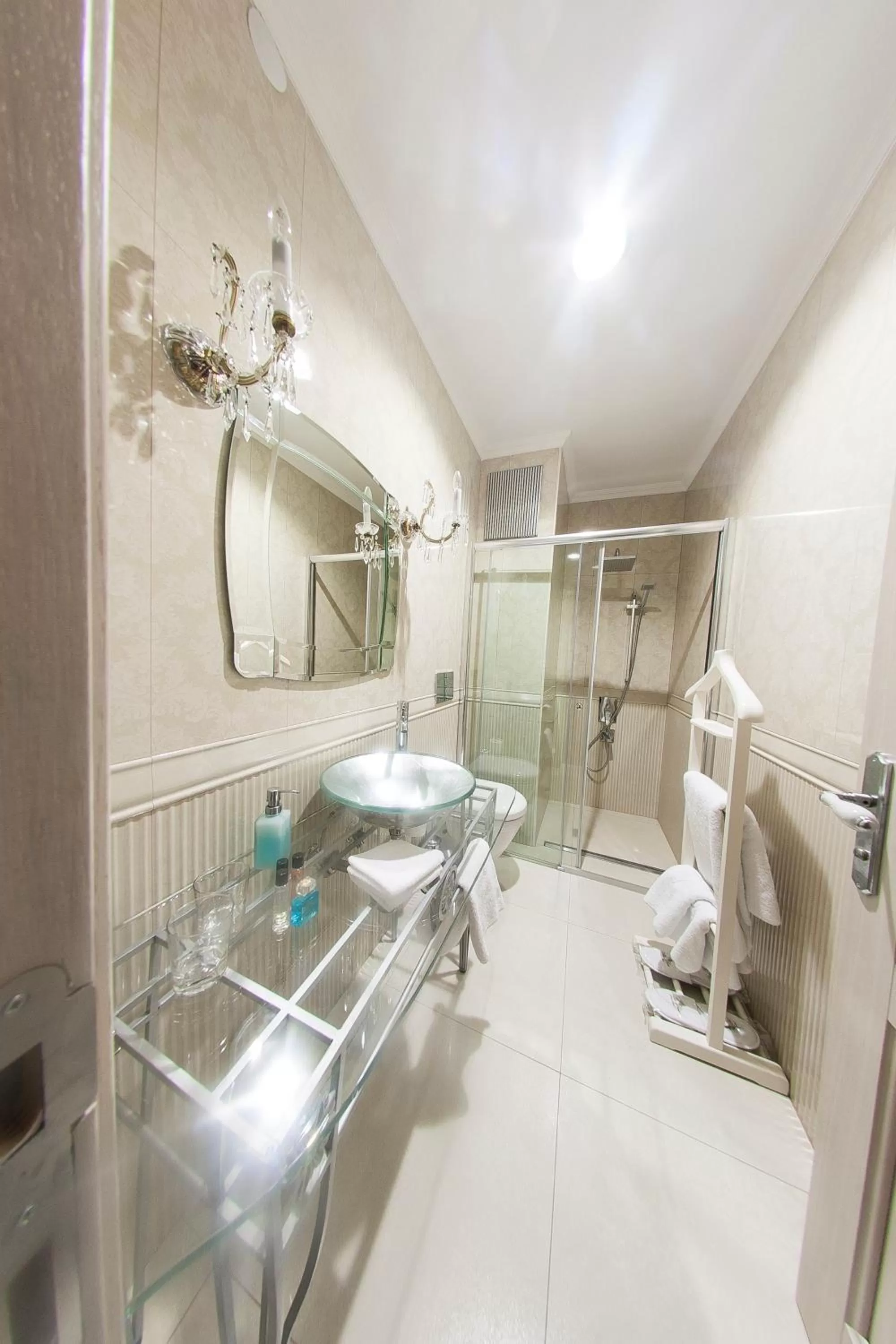 Bathroom in Villa Pera Suite Hotel