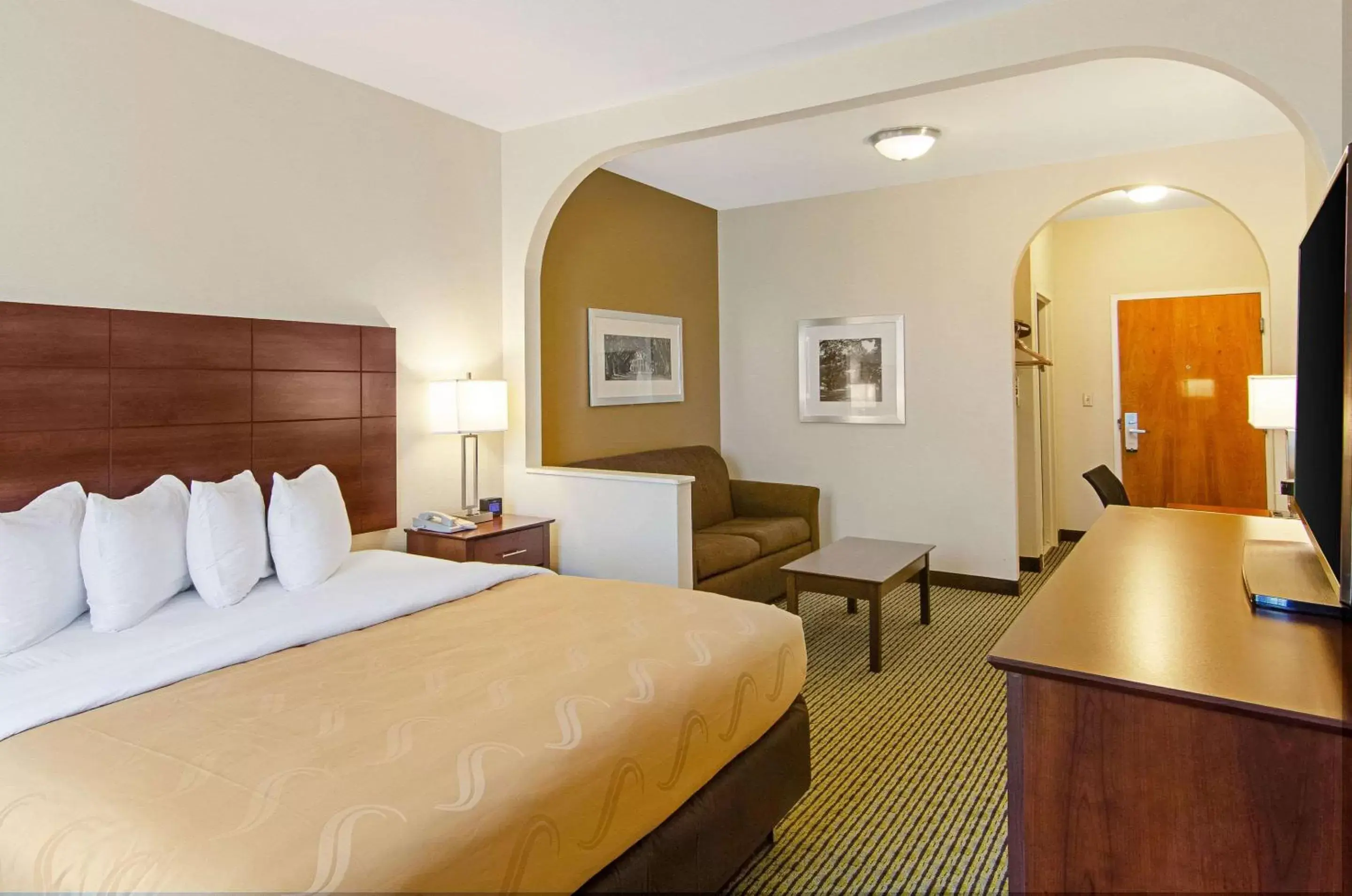 King Room - Disability Access/Non-Smoking in Quality Inn & Suites Near Tanger Outlet Mall King Room - Disability Access/Non-Smoking in Quality Inn & Suites Near Tanger Outlet Mall