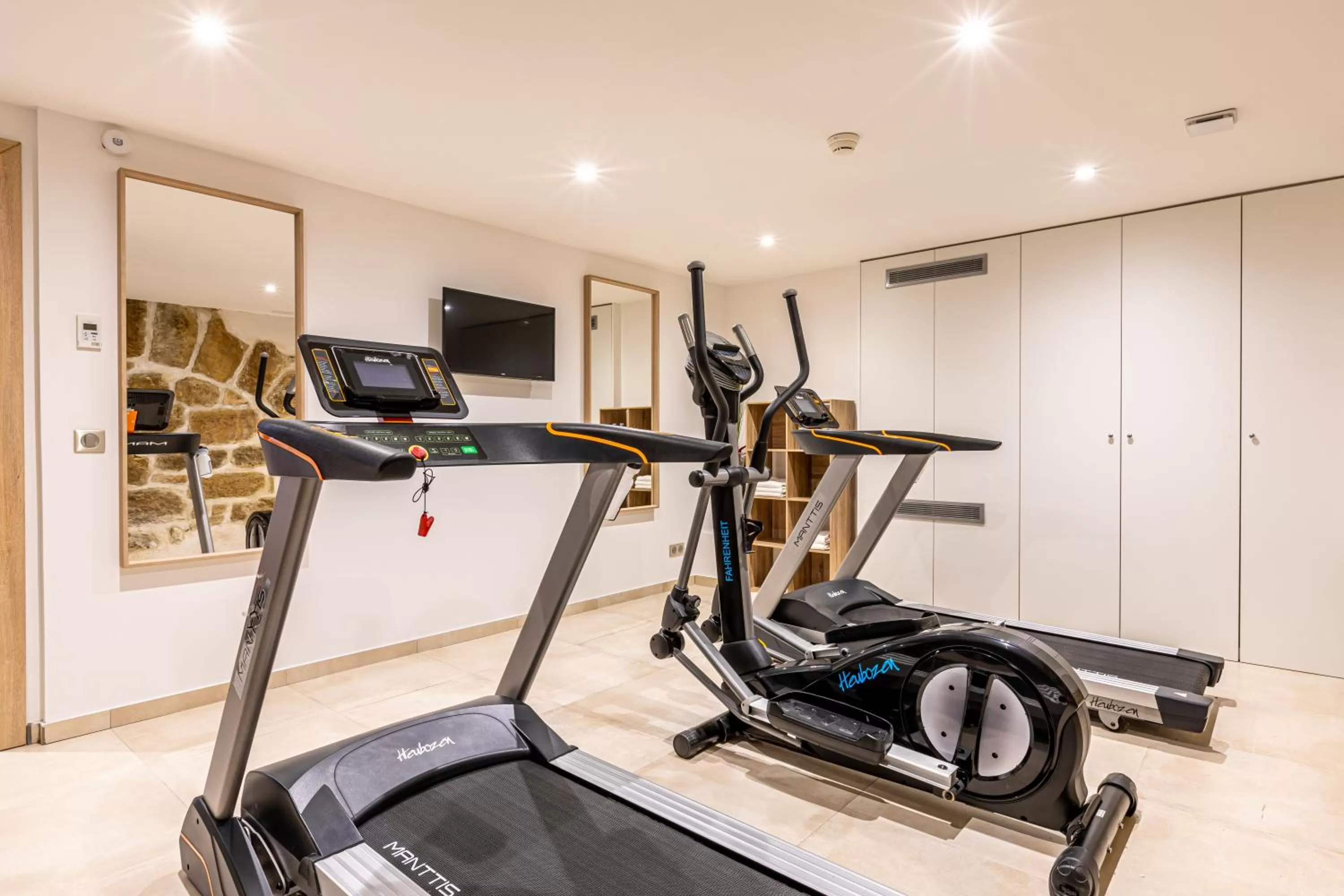 Fitness centre/facilities in Paris d'Issy Hôtel Porte de Versailles