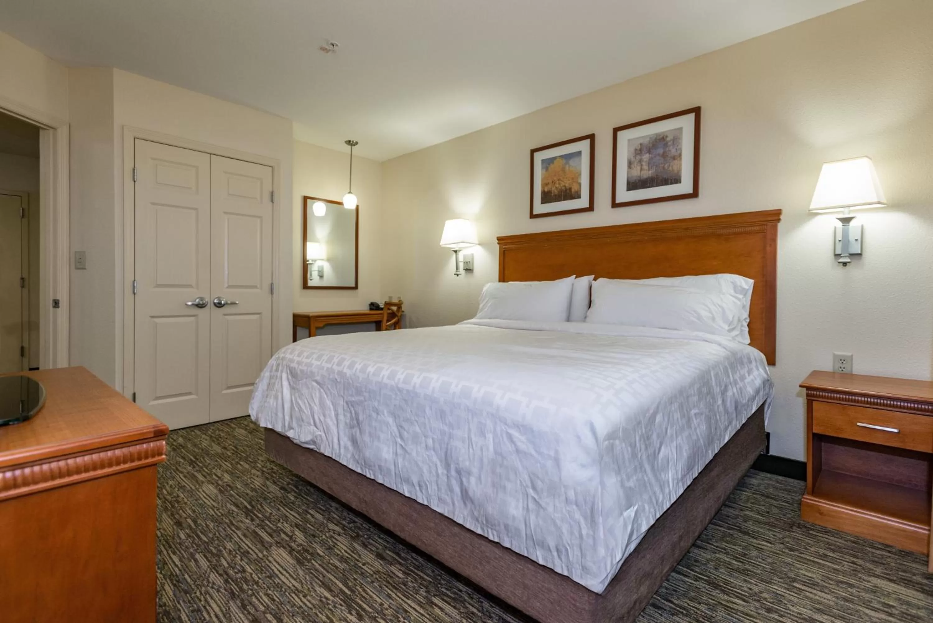 Photo of the whole room, Bed in Candlewood Suites Mobile-Downtown by IHG